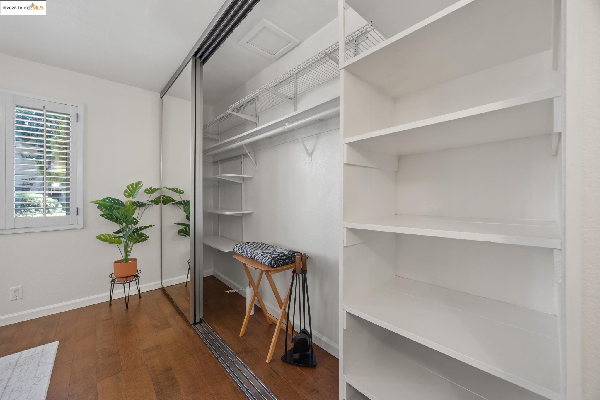 Detail Gallery Image 19 of 48 For 1701 Central Ave #E,  Alameda,  CA 94501 - 2 Beds | 1 Baths