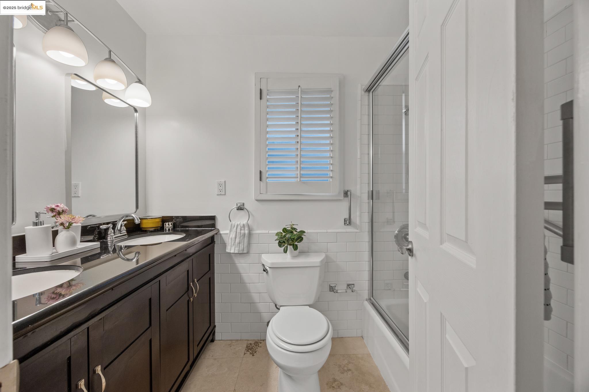 Detail Gallery Image 20 of 48 For 1701 Central Ave #E,  Alameda,  CA 94501 - 2 Beds | 1 Baths
