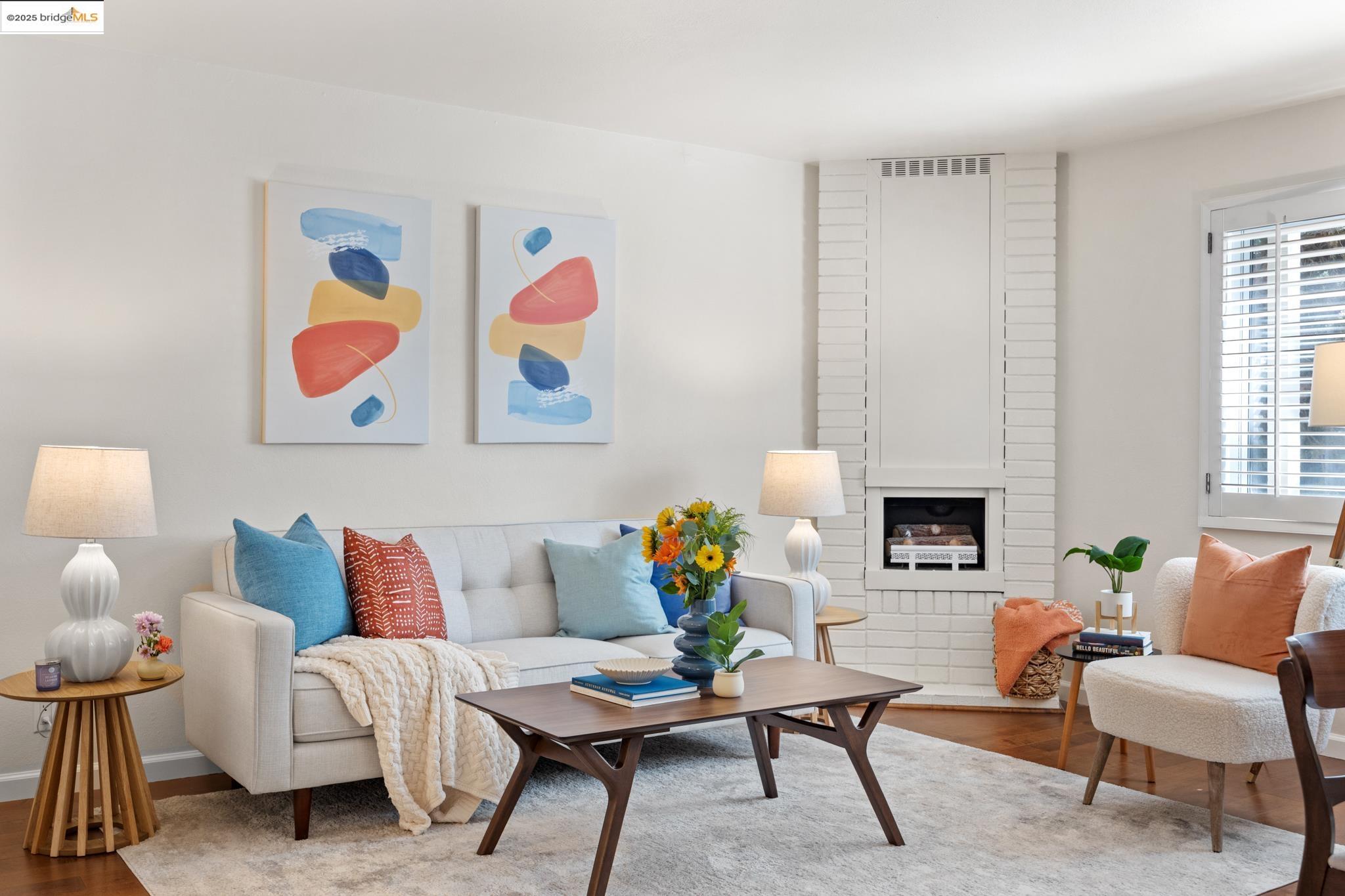 Detail Gallery Image 3 of 48 For 1701 Central Ave #E,  Alameda,  CA 94501 - 2 Beds | 1 Baths
