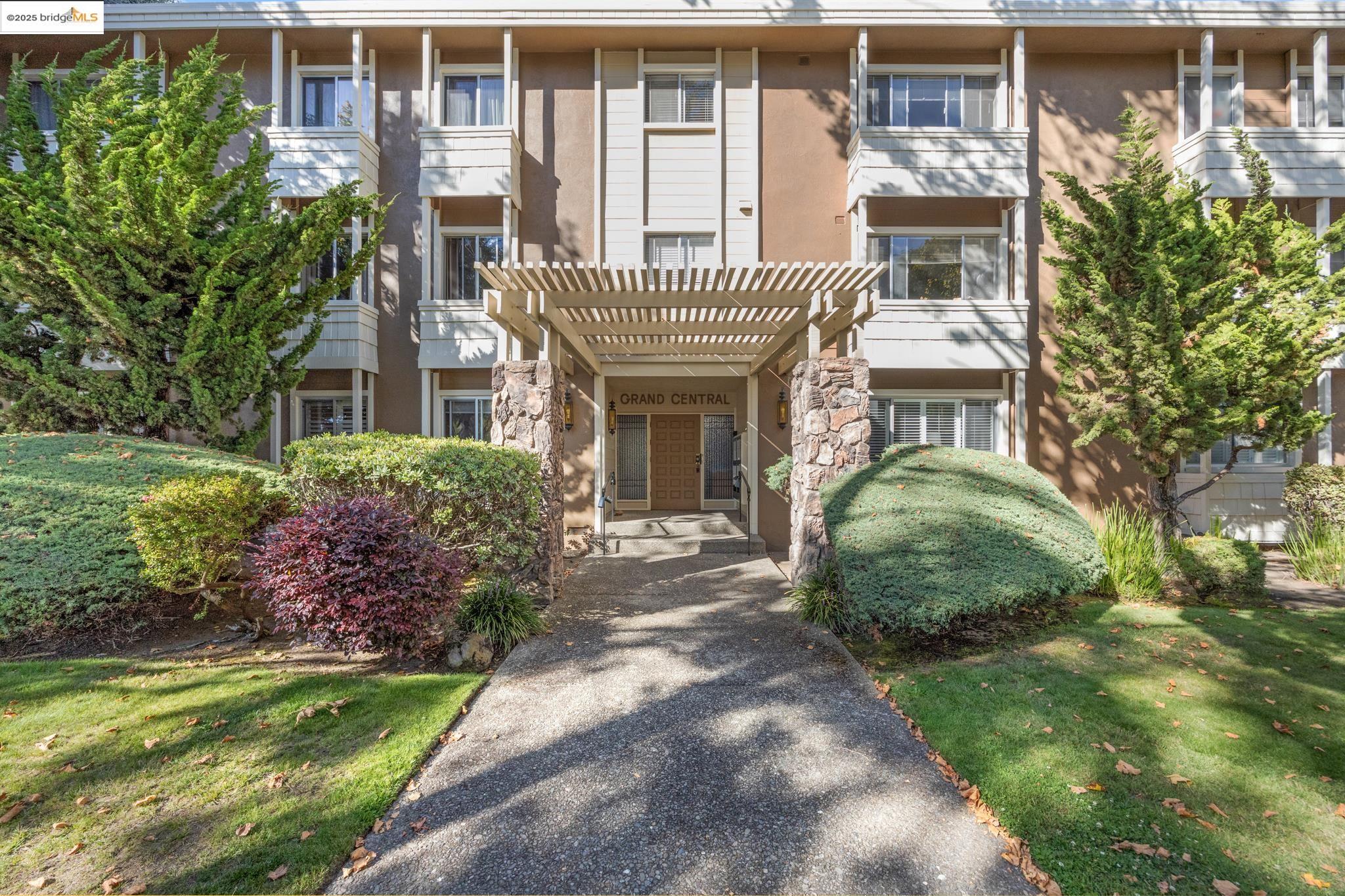 Detail Gallery Image 29 of 48 For 1701 Central Ave #E,  Alameda,  CA 94501 - 2 Beds | 1 Baths