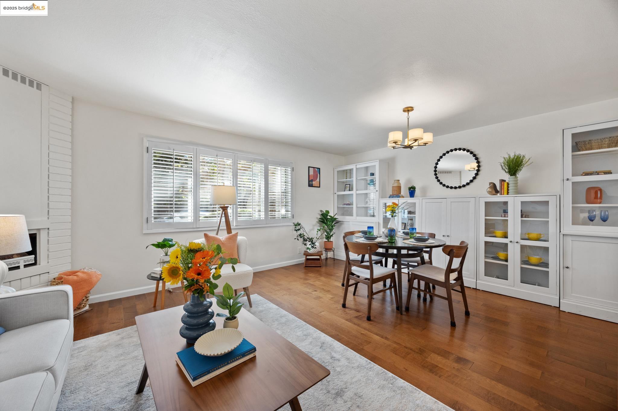 Detail Gallery Image 4 of 48 For 1701 Central Ave #E,  Alameda,  CA 94501 - 2 Beds | 1 Baths