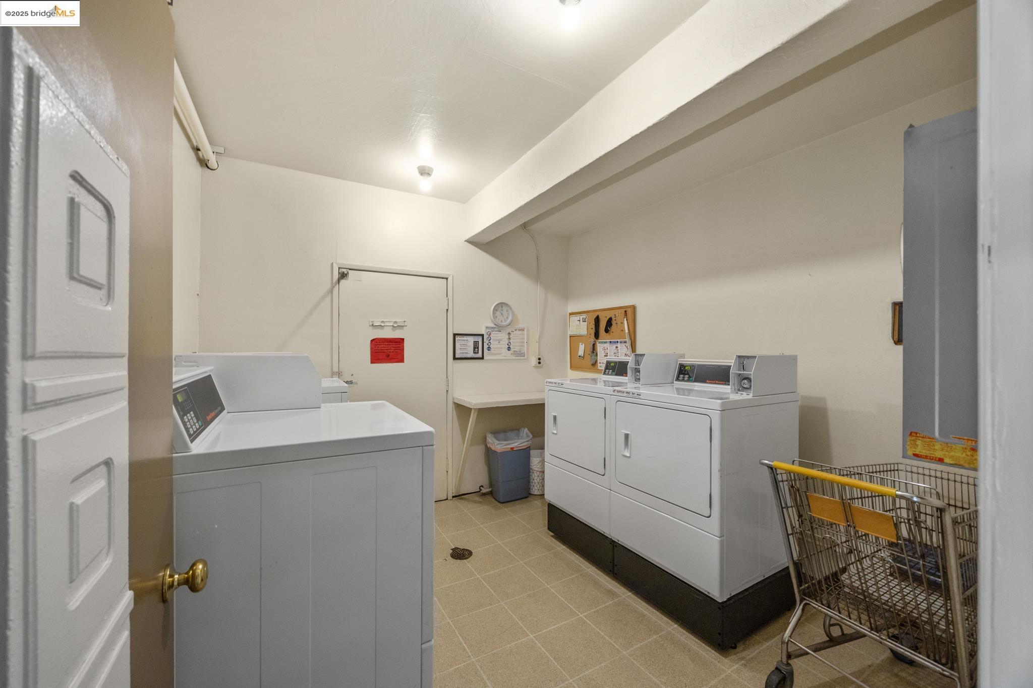 Detail Gallery Image 31 of 48 For 1701 Central Ave #E,  Alameda,  CA 94501 - 2 Beds | 1 Baths