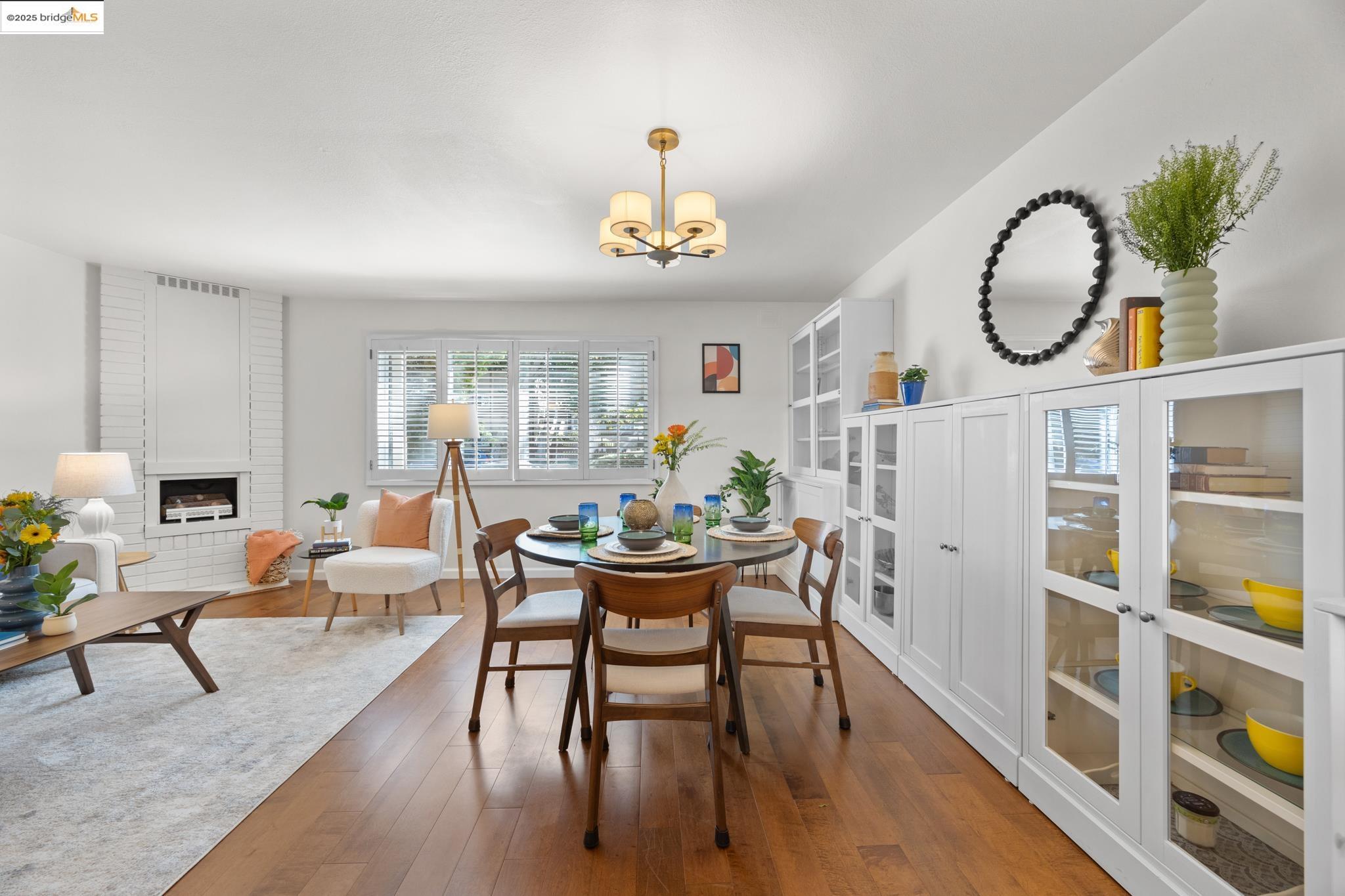 Detail Gallery Image 5 of 48 For 1701 Central Ave #E,  Alameda,  CA 94501 - 2 Beds | 1 Baths