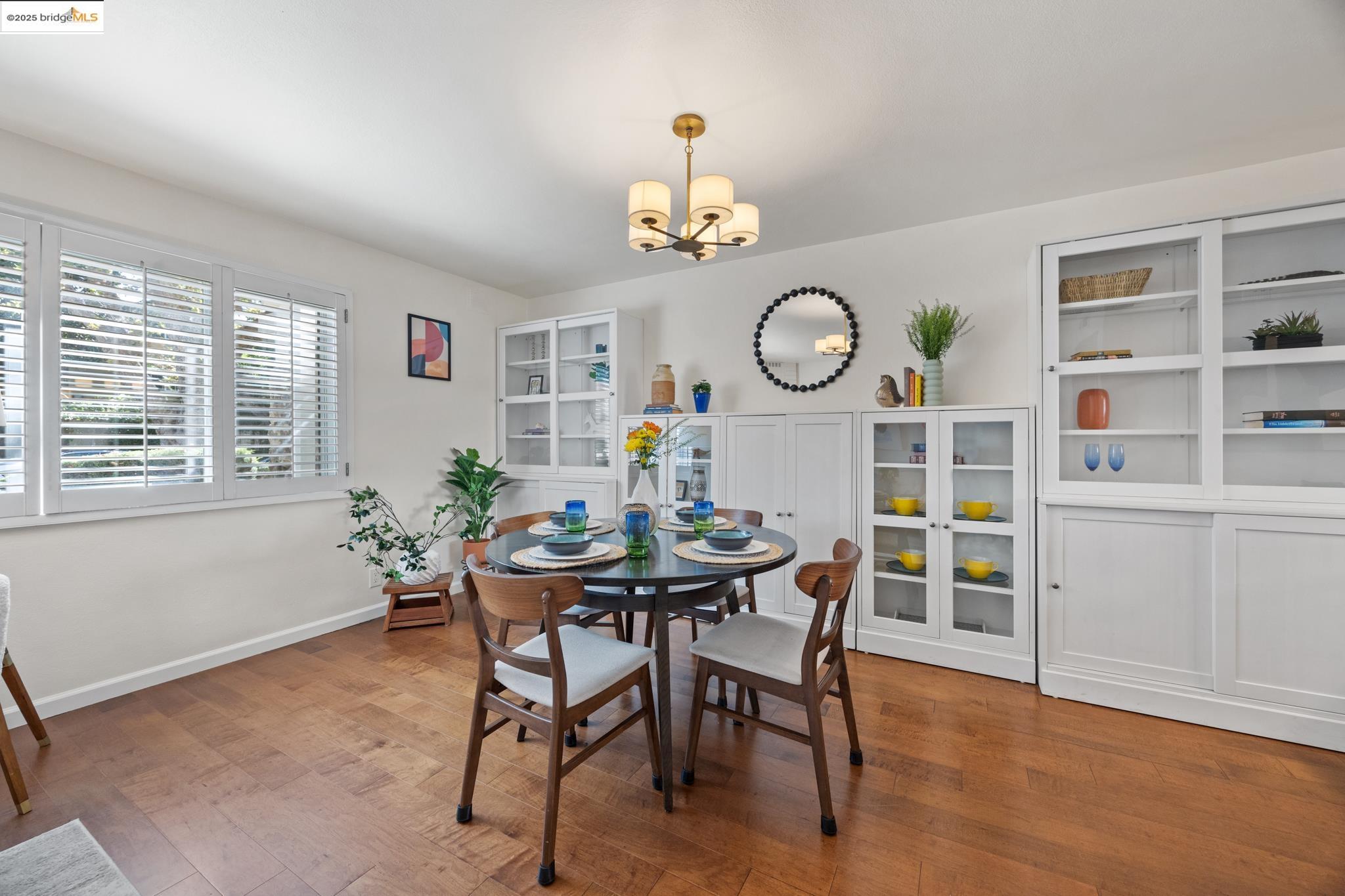 Detail Gallery Image 6 of 48 For 1701 Central Ave #E,  Alameda,  CA 94501 - 2 Beds | 1 Baths