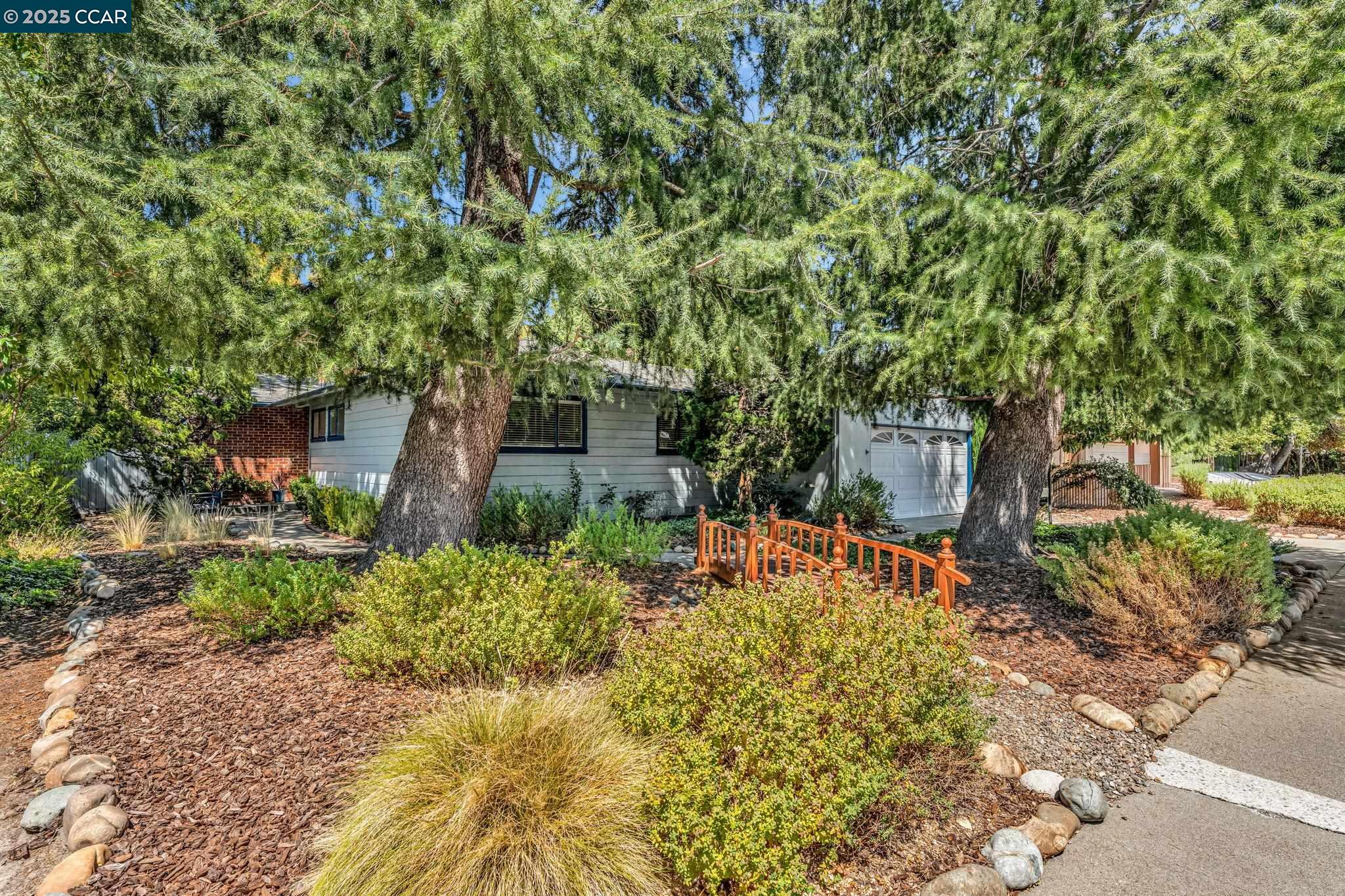 Detail Gallery Image 2 of 36 For 1540 Brentwood Court, Walnut Creek,  CA 94595 - 3 Beds | 1/1 Baths
