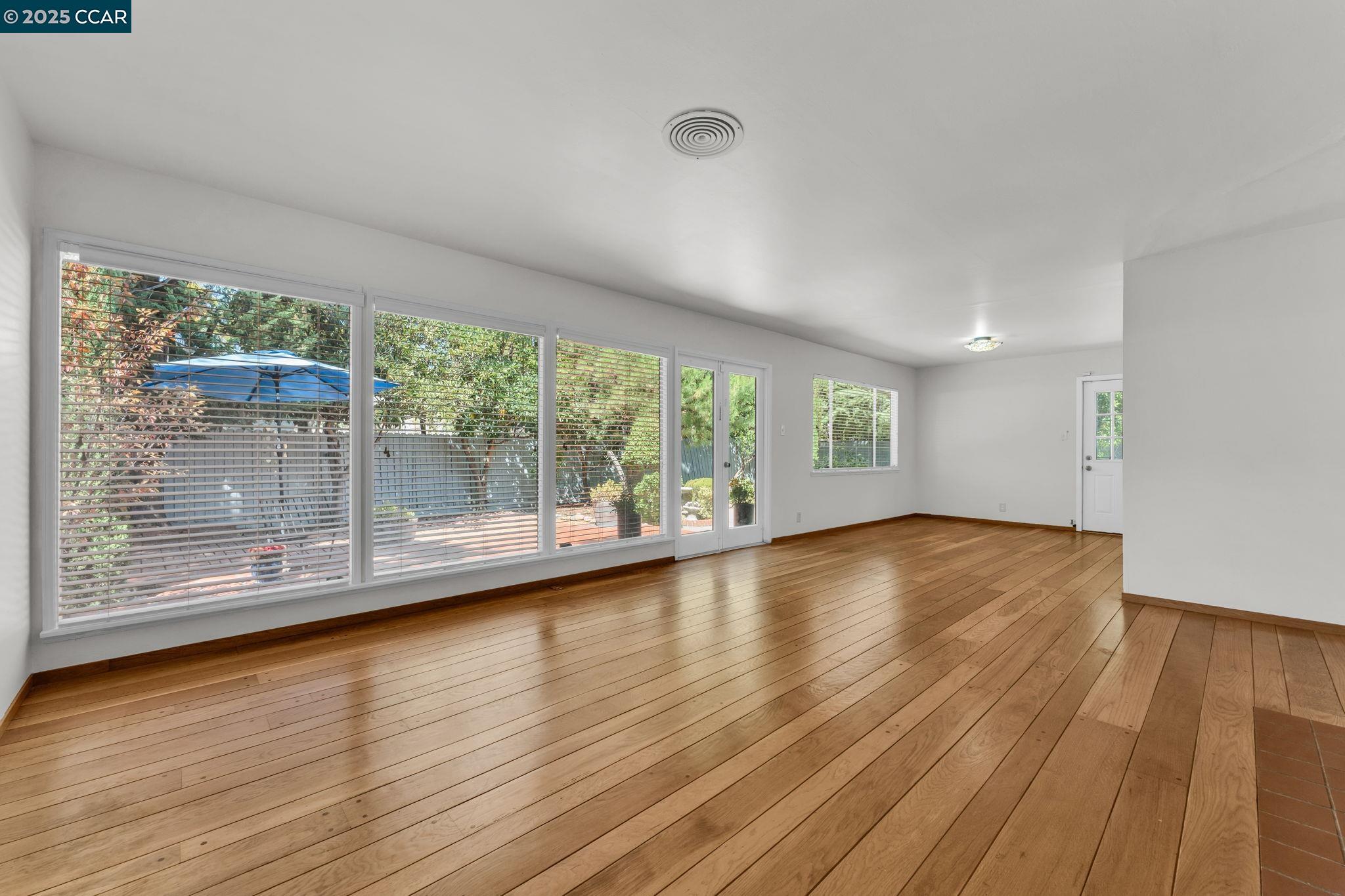 Detail Gallery Image 5 of 36 For 1540 Brentwood Court, Walnut Creek,  CA 94595 - 3 Beds | 1/1 Baths