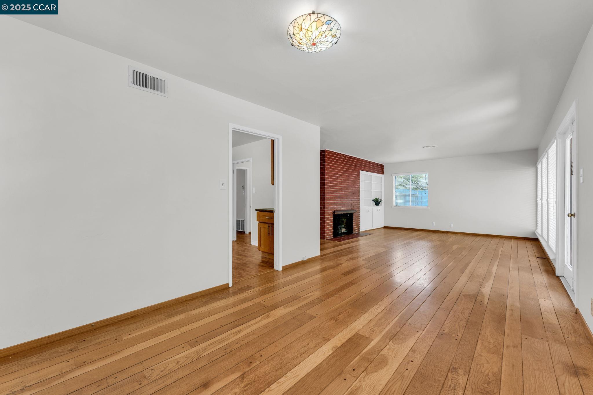 Detail Gallery Image 9 of 36 For 1540 Brentwood Court, Walnut Creek,  CA 94595 - 3 Beds | 1/1 Baths