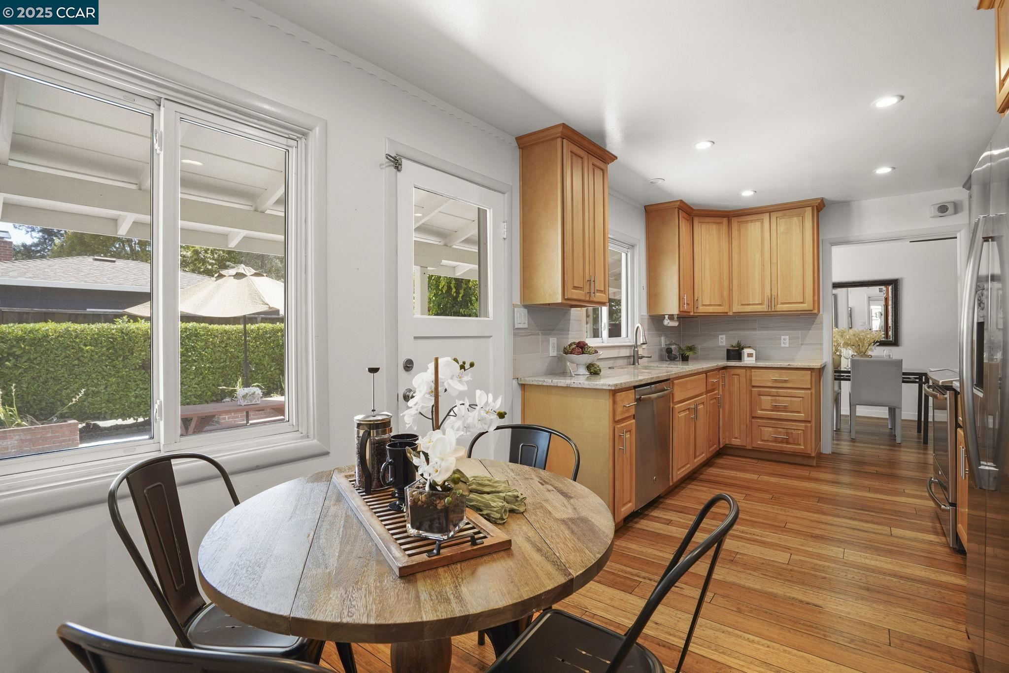 Detail Gallery Image 11 of 41 For 8 Laurel Court, Martinez,  CA 94553 - 3 Beds | 1/1 Baths