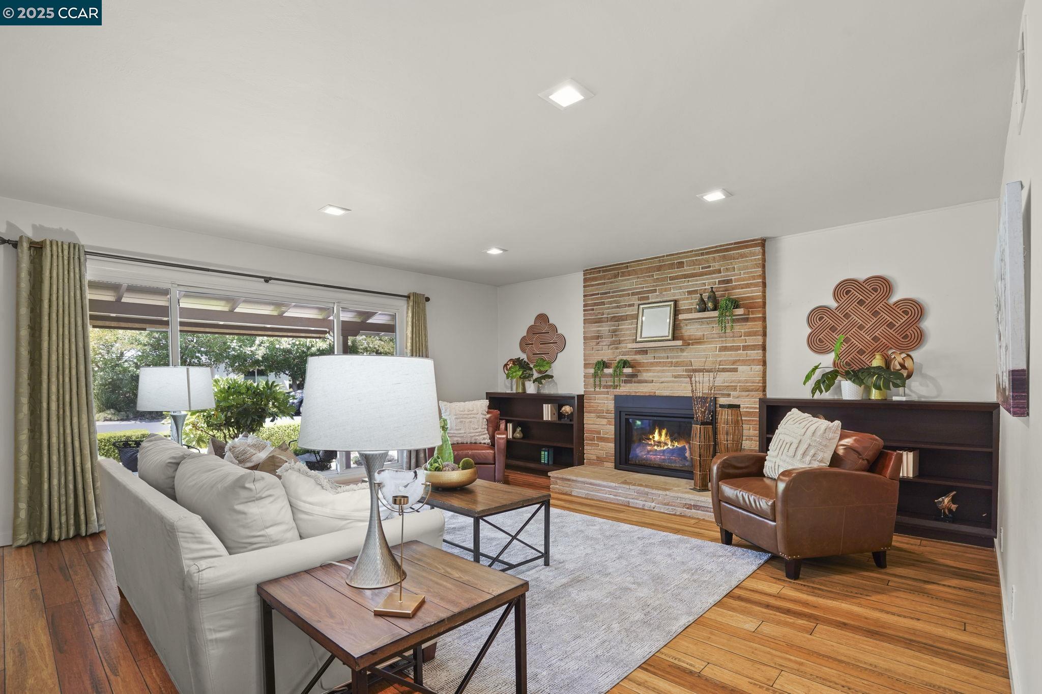Detail Gallery Image 3 of 41 For 8 Laurel Court, Martinez,  CA 94553 - 3 Beds | 1/1 Baths