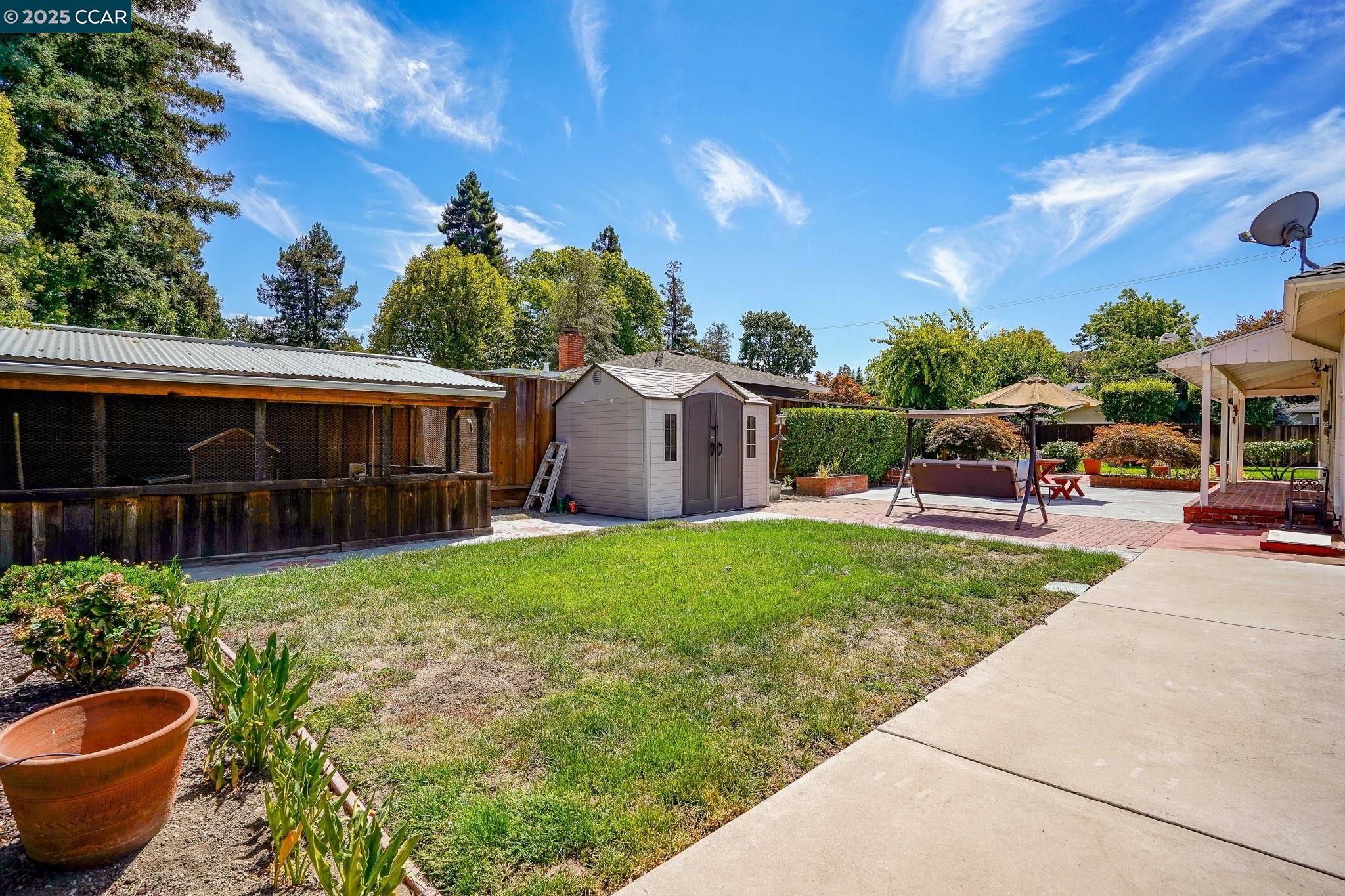 Detail Gallery Image 24 of 41 For 8 Laurel Court, Martinez,  CA 94553 - 3 Beds | 1/1 Baths