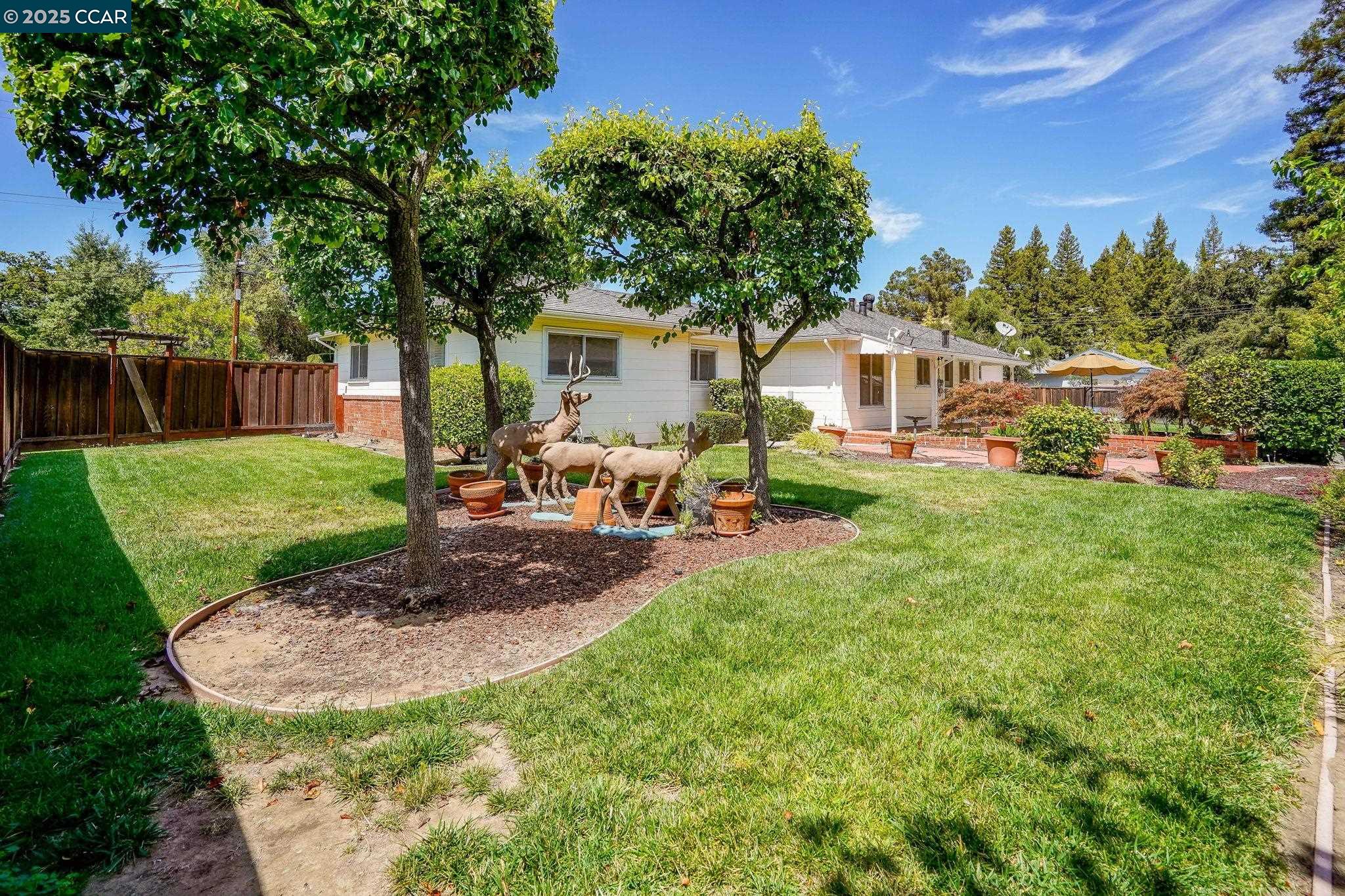 Detail Gallery Image 25 of 41 For 8 Laurel Court, Martinez,  CA 94553 - 3 Beds | 1/1 Baths