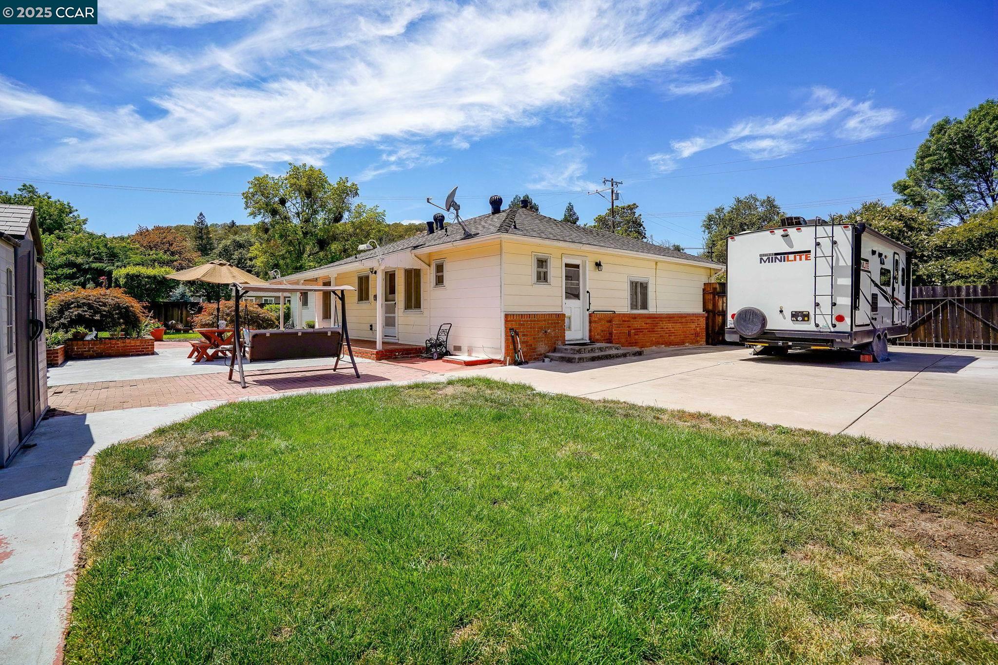 Detail Gallery Image 27 of 41 For 8 Laurel Court, Martinez,  CA 94553 - 3 Beds | 1/1 Baths