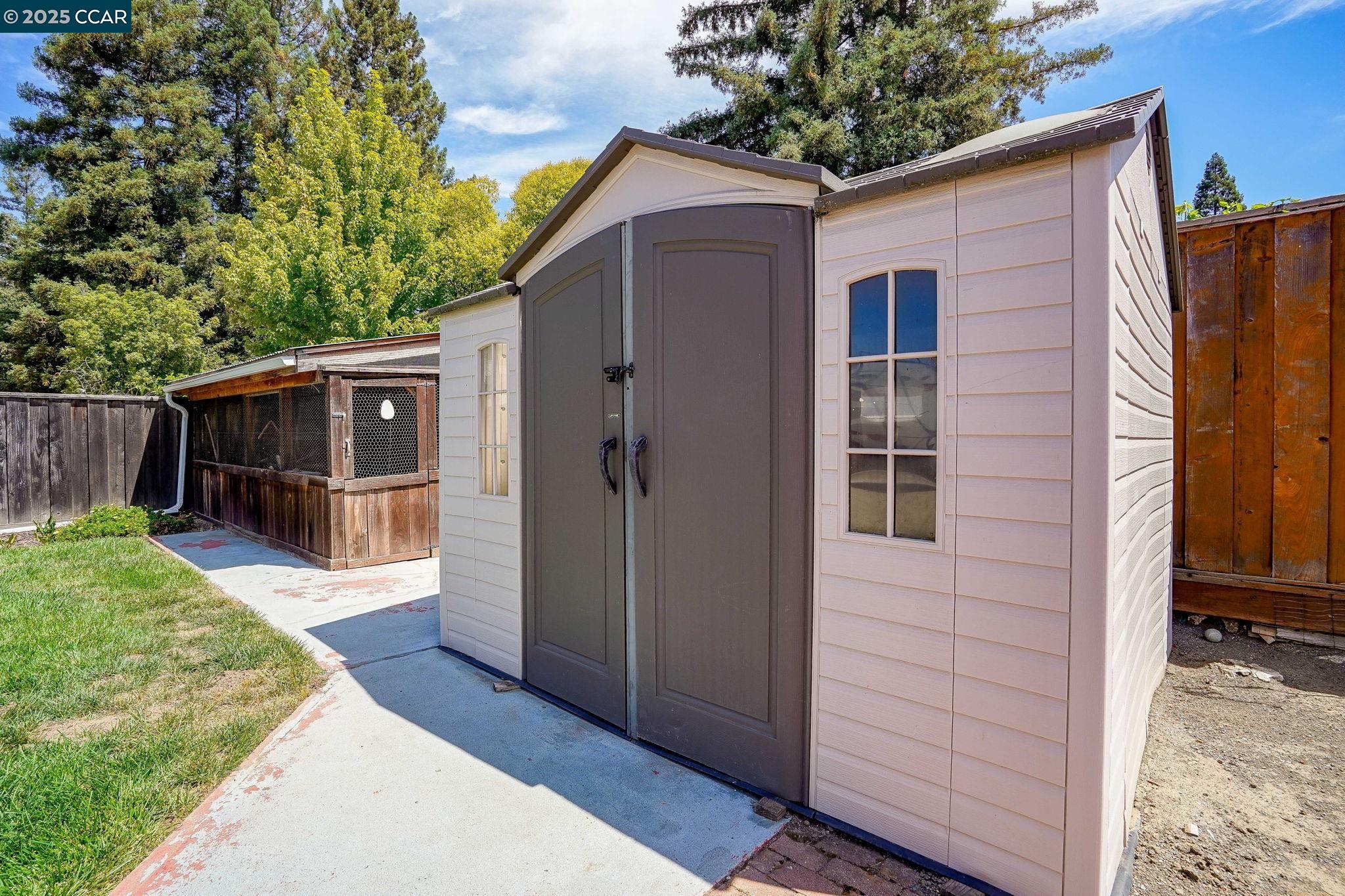 Detail Gallery Image 31 of 41 For 8 Laurel Court, Martinez,  CA 94553 - 3 Beds | 1/1 Baths