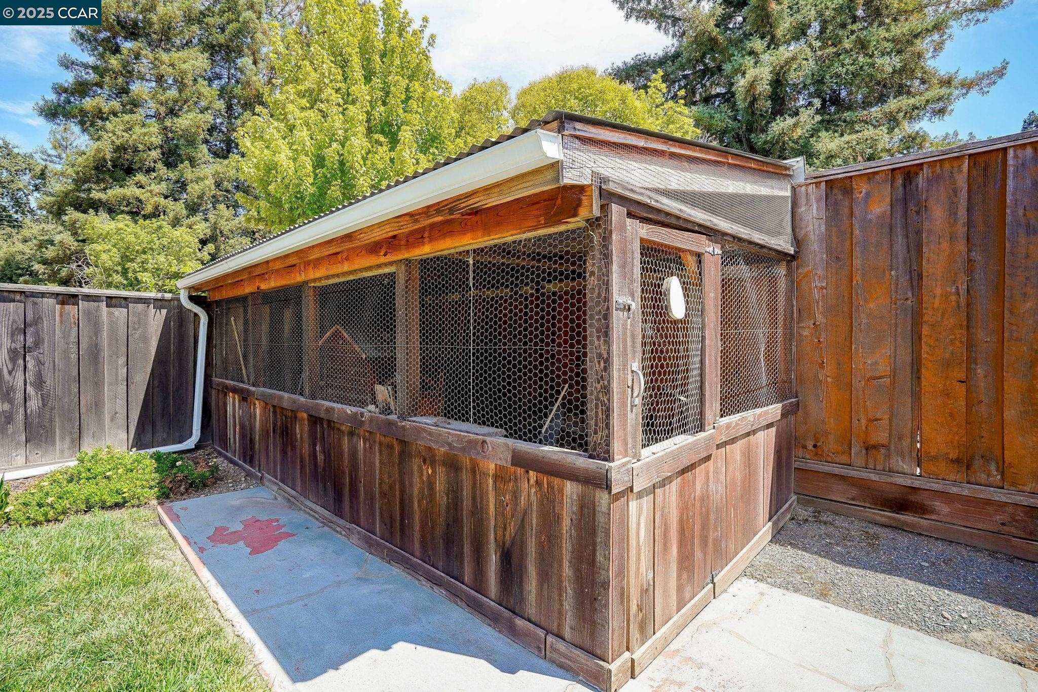 Detail Gallery Image 32 of 41 For 8 Laurel Court, Martinez,  CA 94553 - 3 Beds | 1/1 Baths