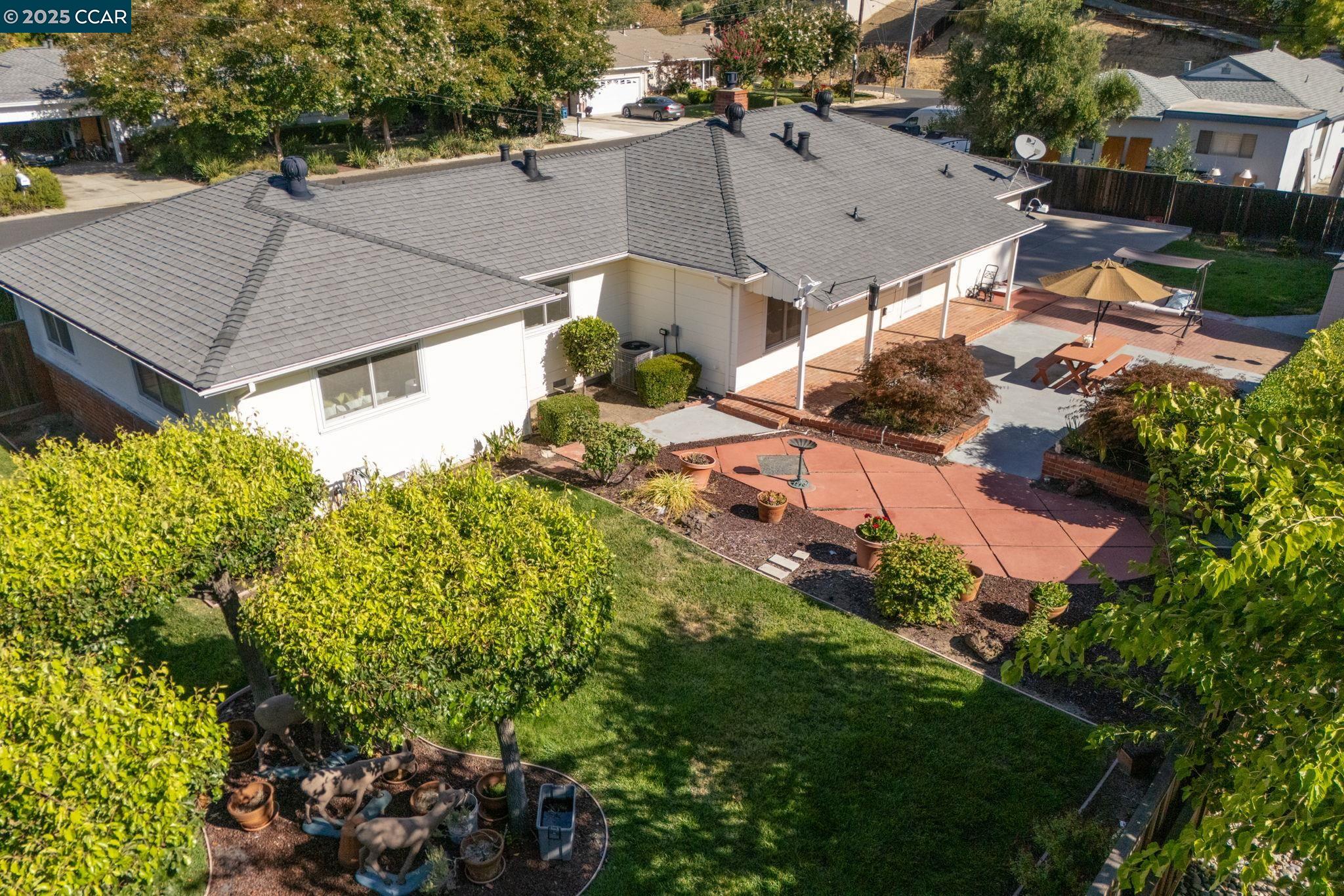 Detail Gallery Image 34 of 41 For 8 Laurel Court, Martinez,  CA 94553 - 3 Beds | 1/1 Baths