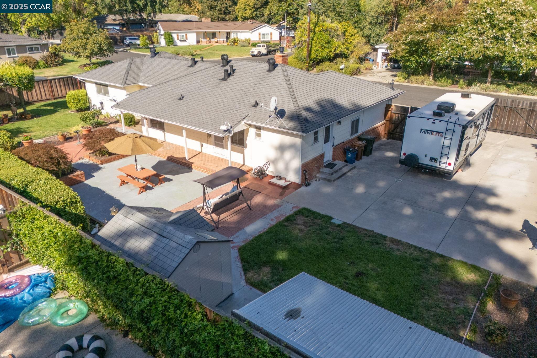 Detail Gallery Image 35 of 41 For 8 Laurel Court, Martinez,  CA 94553 - 3 Beds | 1/1 Baths