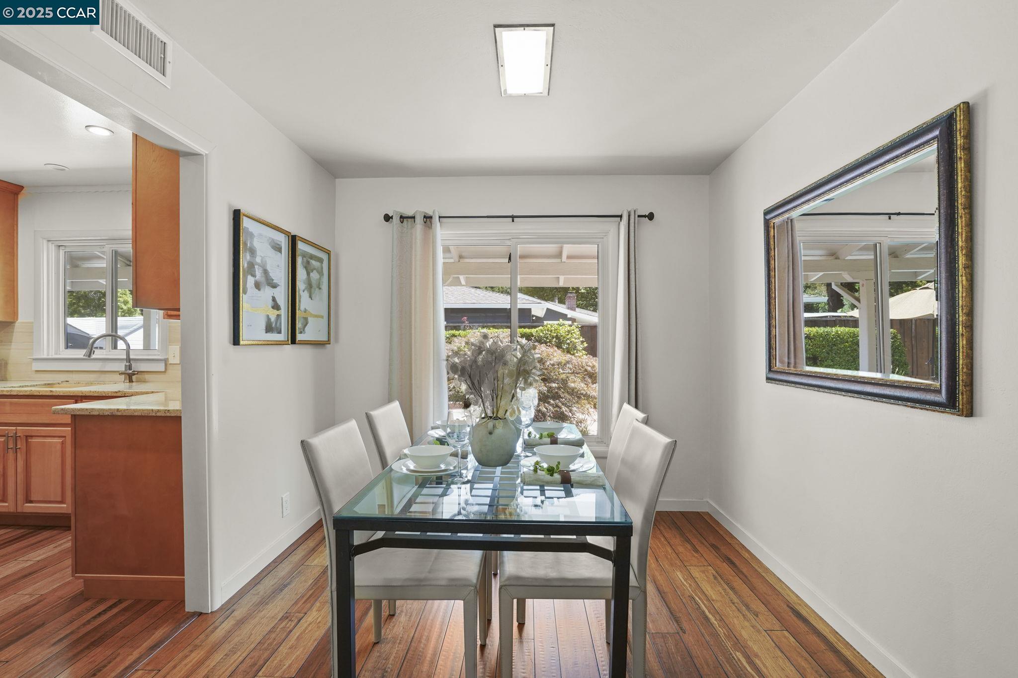 Detail Gallery Image 7 of 41 For 8 Laurel Court, Martinez,  CA 94553 - 3 Beds | 1/1 Baths