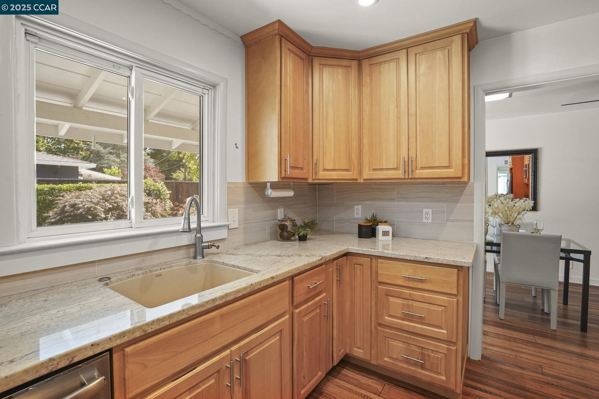 Detail Gallery Image 9 of 41 For 8 Laurel Court, Martinez,  CA 94553 - 3 Beds | 1/1 Baths