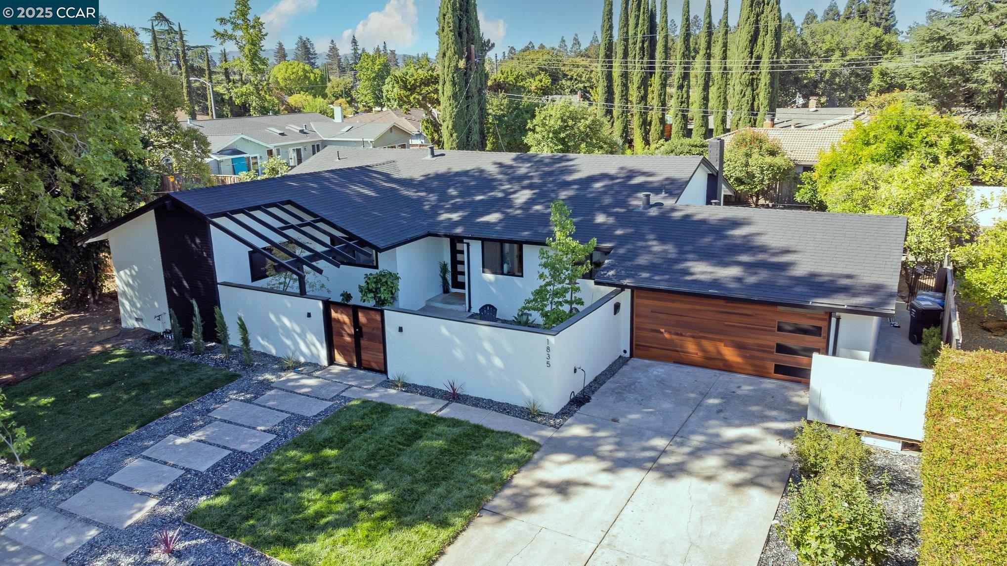 Detail Gallery Image 2 of 28 For 1835 Carriage Dr, Walnut Creek,  CA 94598 - 4 Beds | 2 Baths