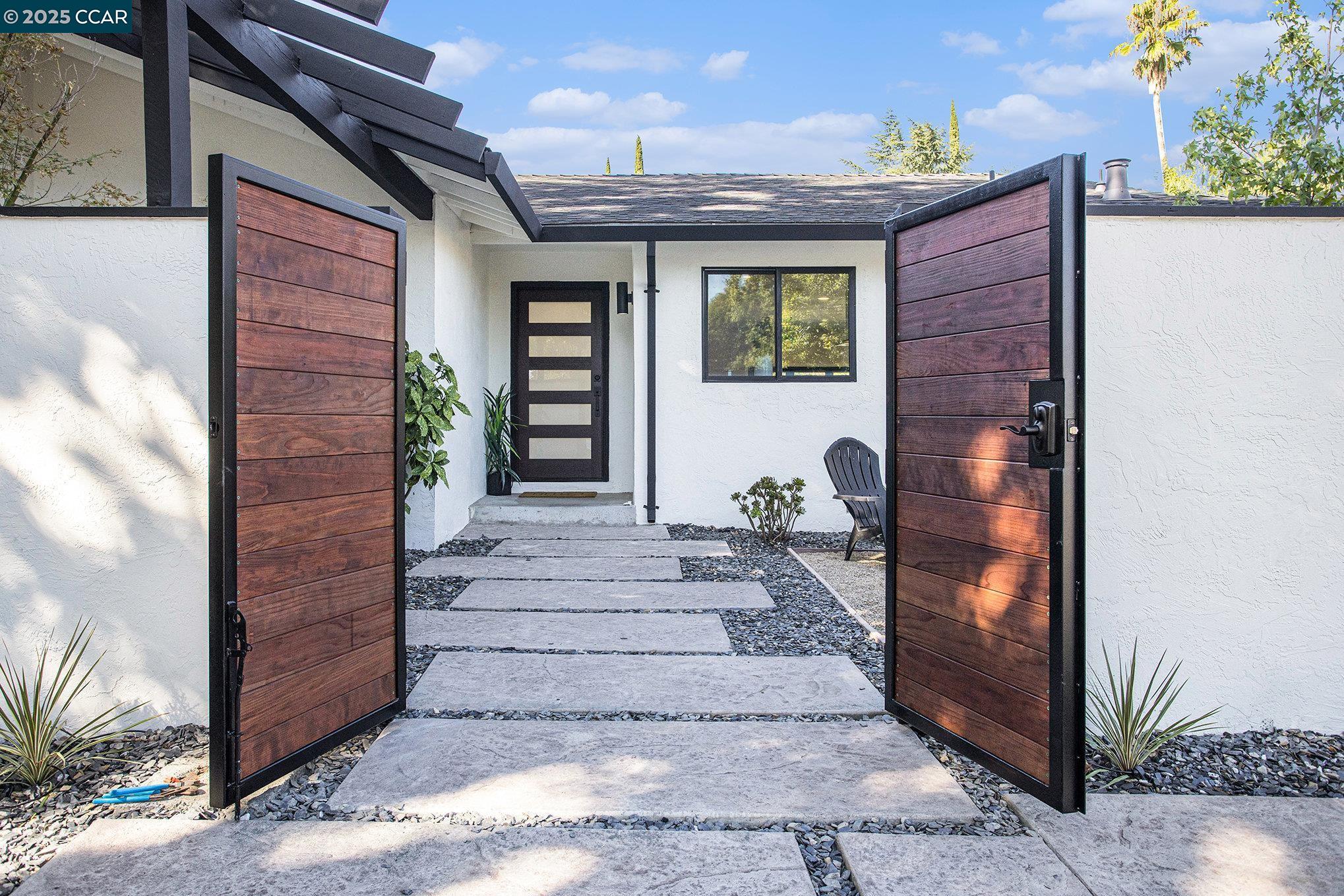 Detail Gallery Image 4 of 28 For 1835 Carriage Dr, Walnut Creek,  CA 94598 - 4 Beds | 2 Baths