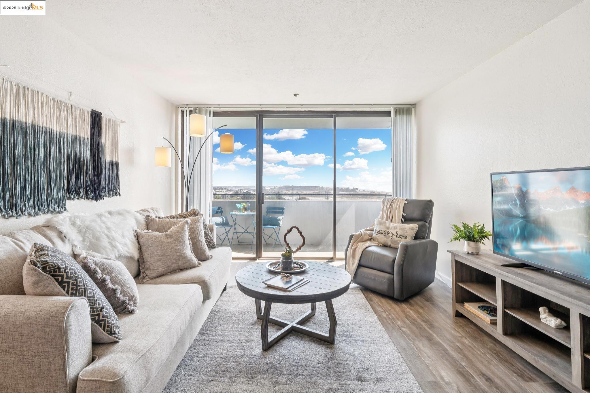 Detail Gallery Image 2 of 60 For 555 Pierce St #203,  Albany,  CA 94706 - 1 Beds | 1 Baths