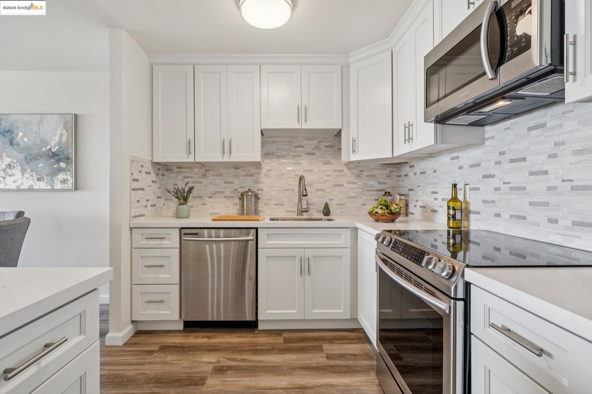 Detail Gallery Image 13 of 60 For 555 Pierce St #203,  Albany,  CA 94706 - 1 Beds | 1 Baths