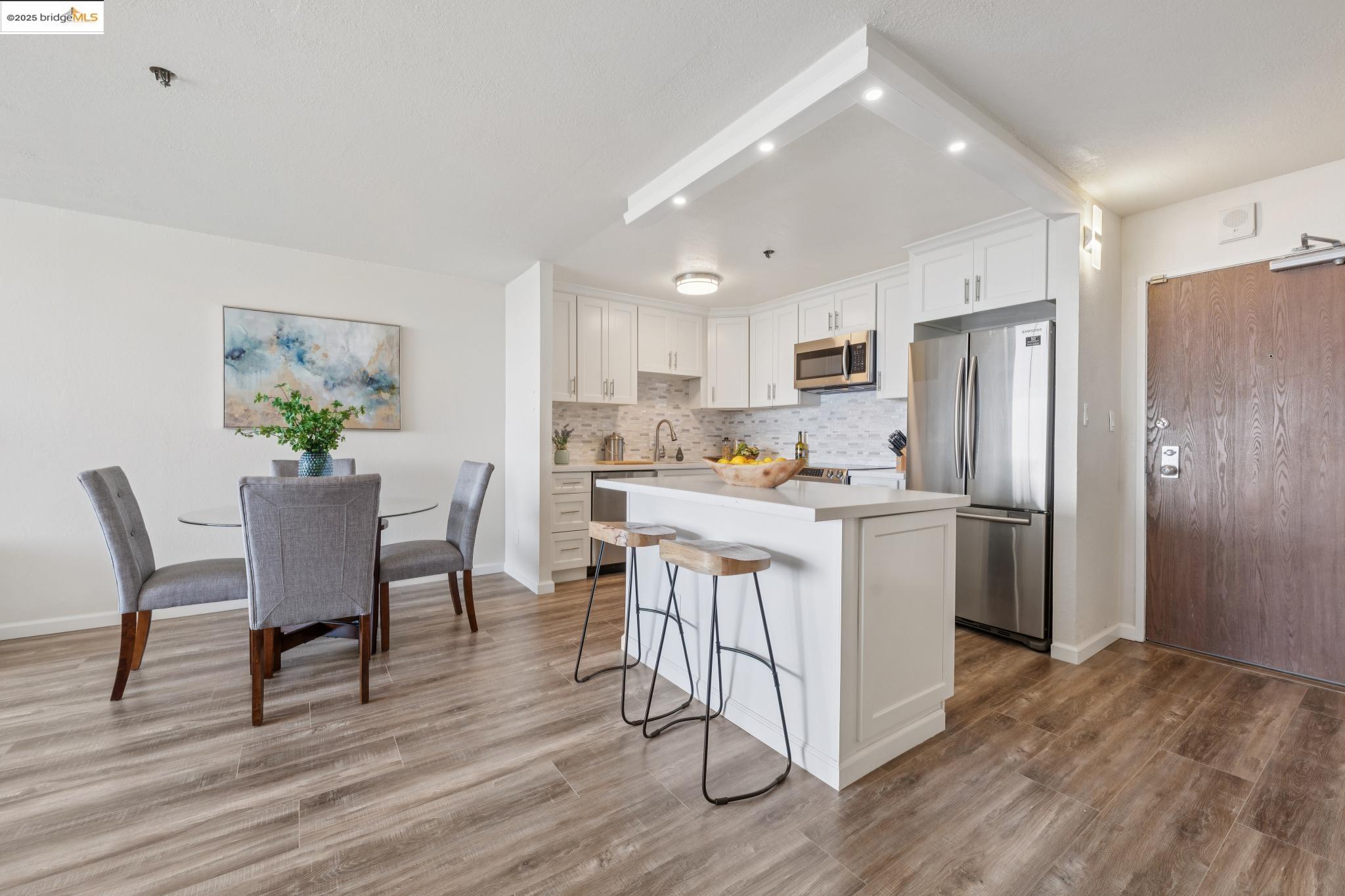 Detail Gallery Image 14 of 60 For 555 Pierce St #203,  Albany,  CA 94706 - 1 Beds | 1 Baths