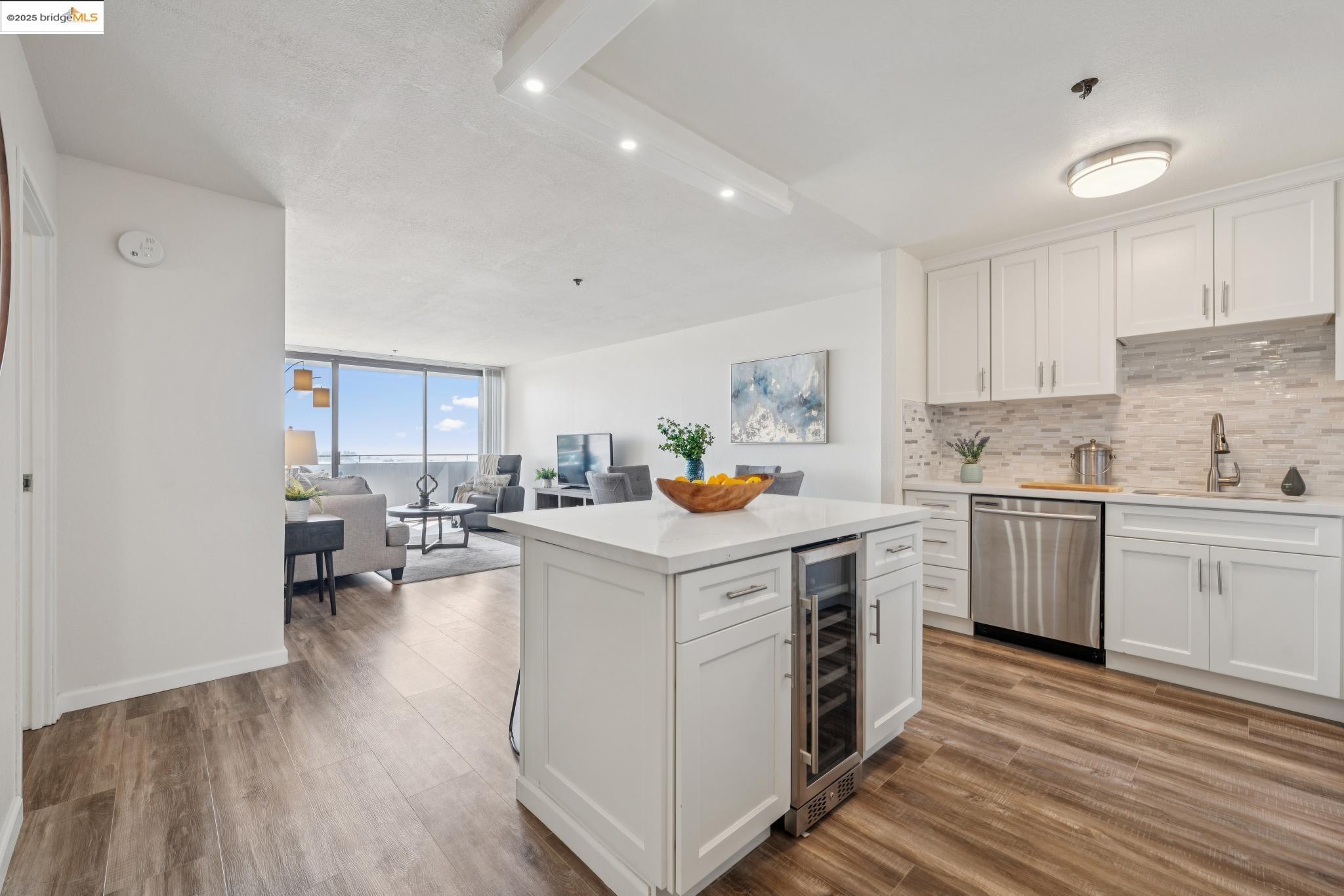 Detail Gallery Image 14 of 60 For 555 Pierce St #203,  Albany,  CA 94706 - 1 Beds | 1 Baths