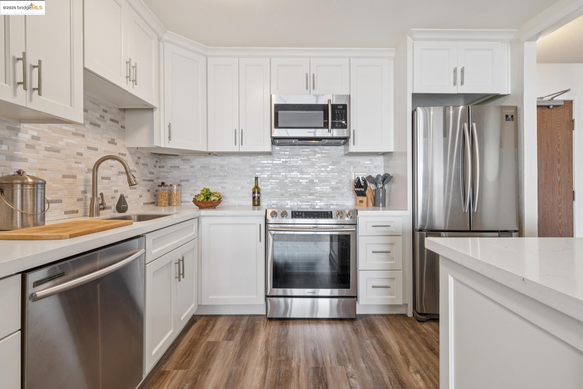 Detail Gallery Image 16 of 60 For 555 Pierce St #203,  Albany,  CA 94706 - 1 Beds | 1 Baths