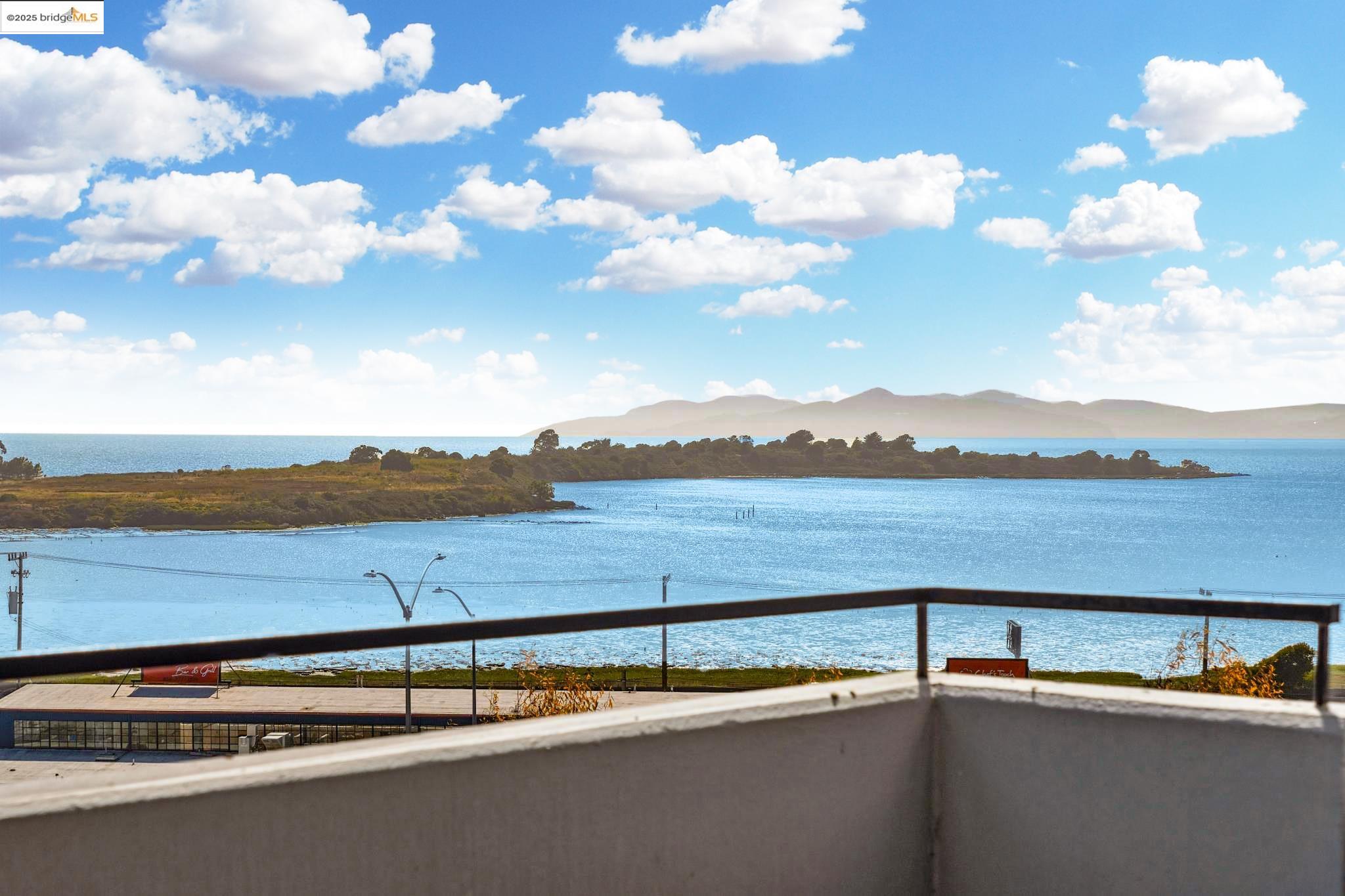 Detail Gallery Image 37 of 60 For 555 Pierce St #203,  Albany,  CA 94706 - 1 Beds | 1 Baths