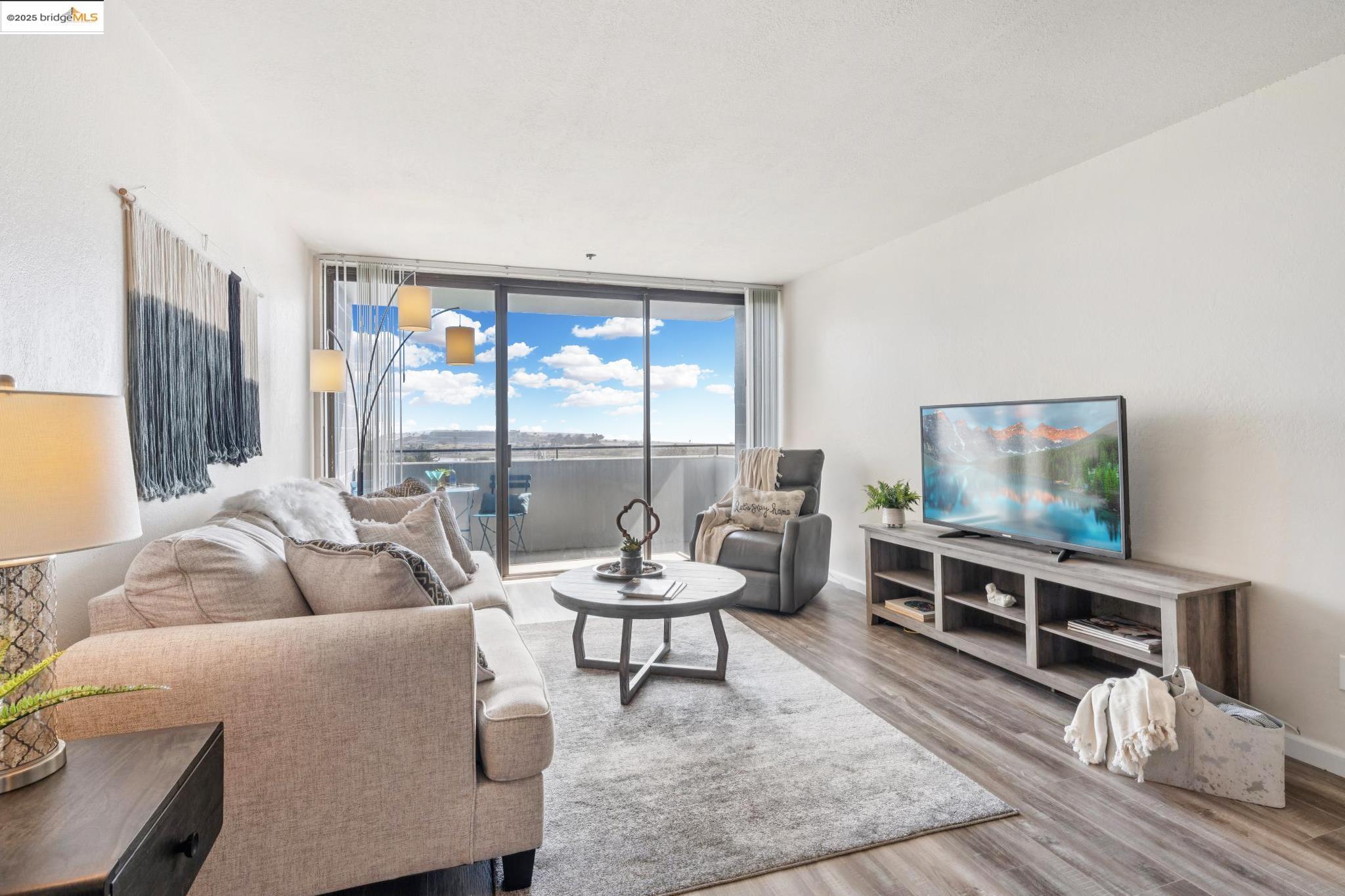 Detail Gallery Image 5 of 60 For 555 Pierce St #203,  Albany,  CA 94706 - 1 Beds | 1 Baths