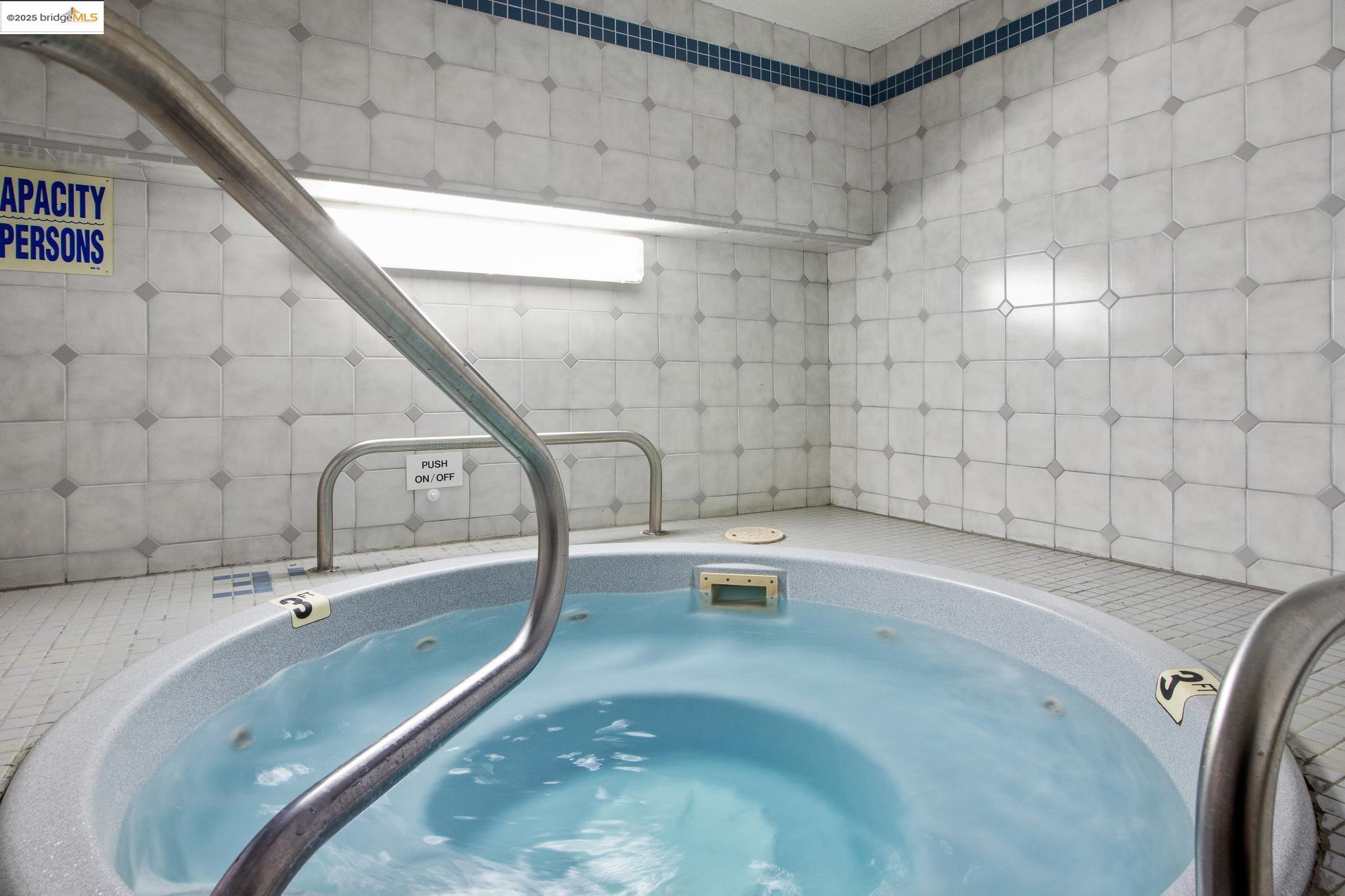 Detail Gallery Image 45 of 60 For 555 Pierce St #203,  Albany,  CA 94706 - 1 Beds | 1 Baths
