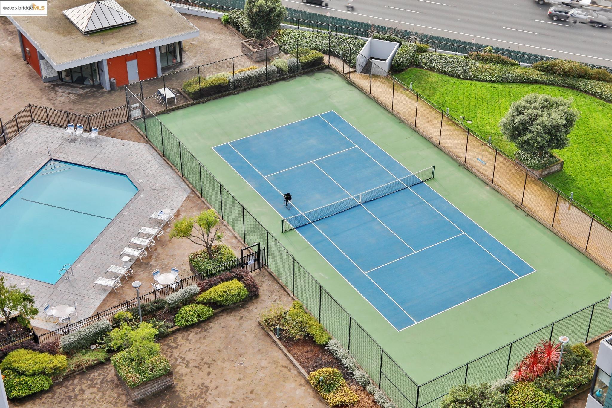 Detail Gallery Image 47 of 60 For 555 Pierce St #203,  Albany,  CA 94706 - 1 Beds | 1 Baths