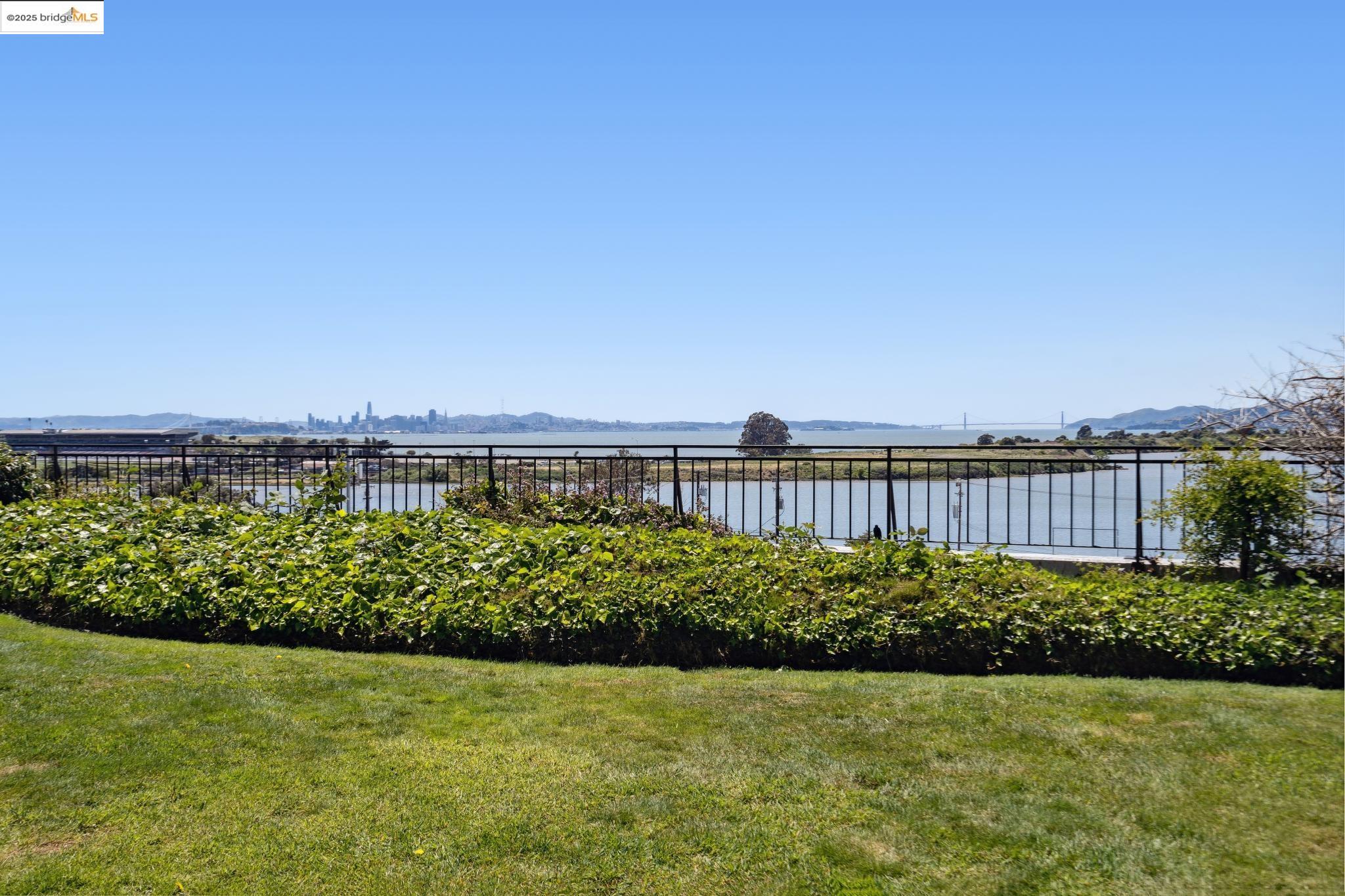Detail Gallery Image 55 of 60 For 555 Pierce St #203,  Albany,  CA 94706 - 1 Beds | 1 Baths