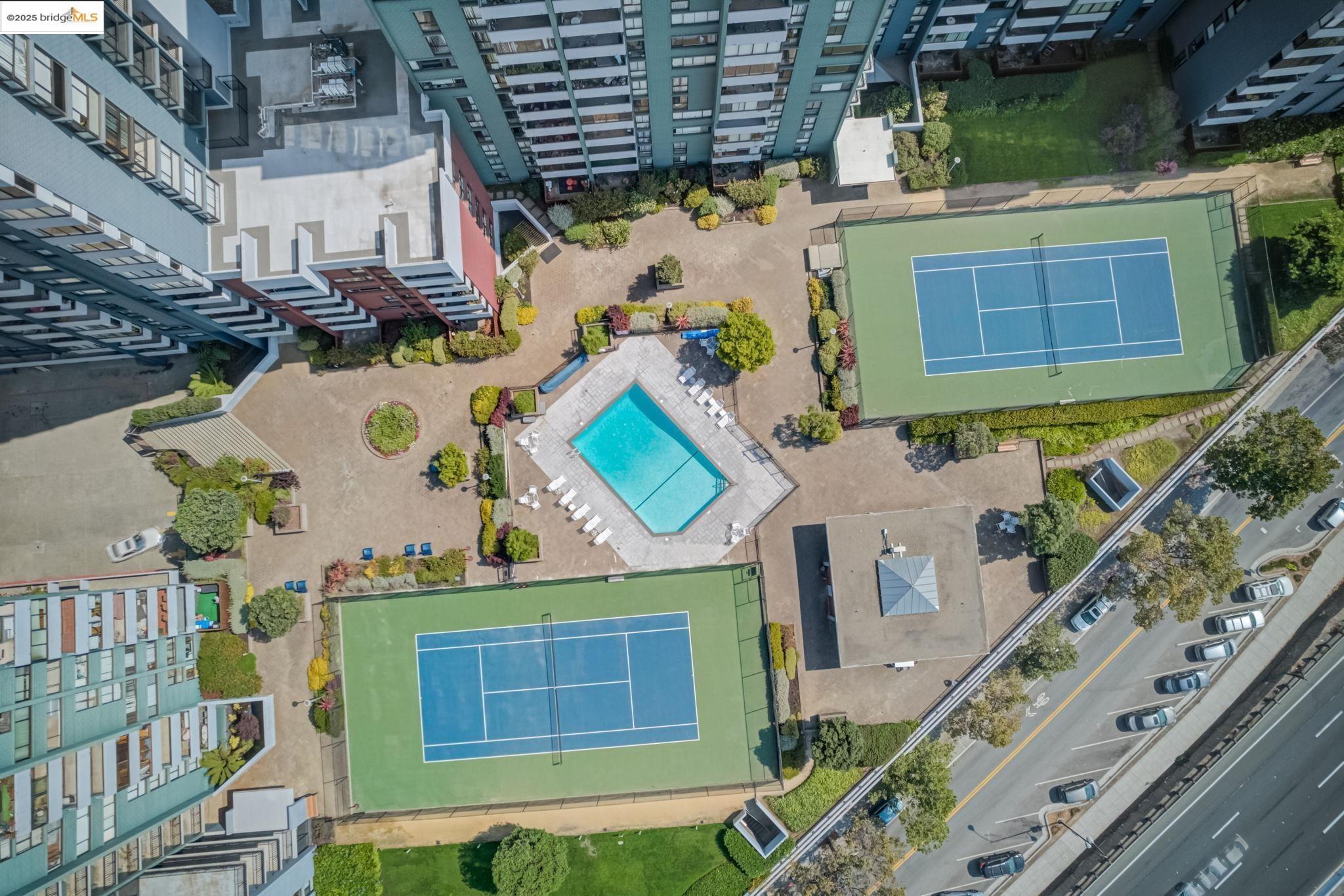 Detail Gallery Image 58 of 60 For 555 Pierce St #203,  Albany,  CA 94706 - 1 Beds | 1 Baths