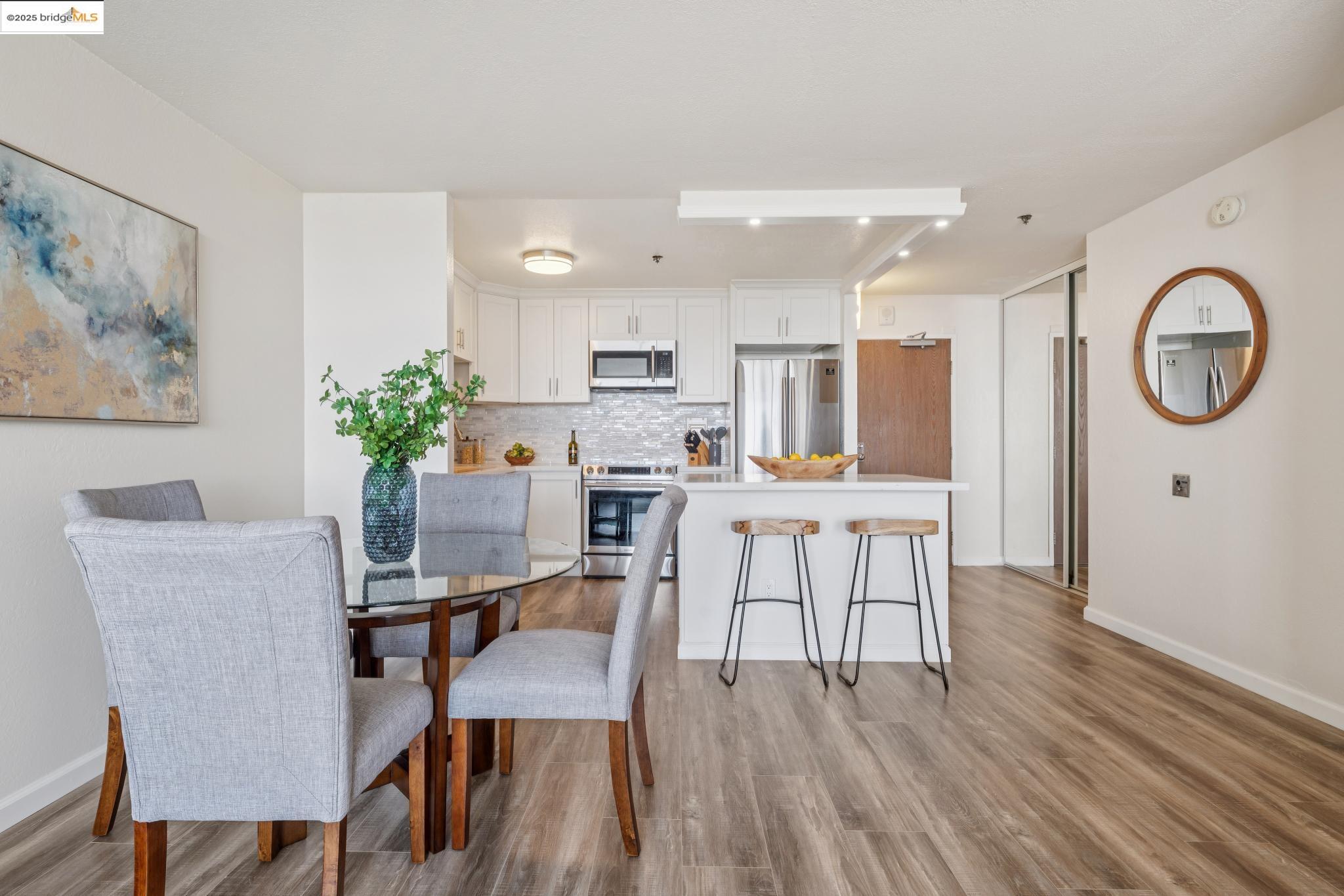 Detail Gallery Image 9 of 60 For 555 Pierce St #203,  Albany,  CA 94706 - 1 Beds | 1 Baths