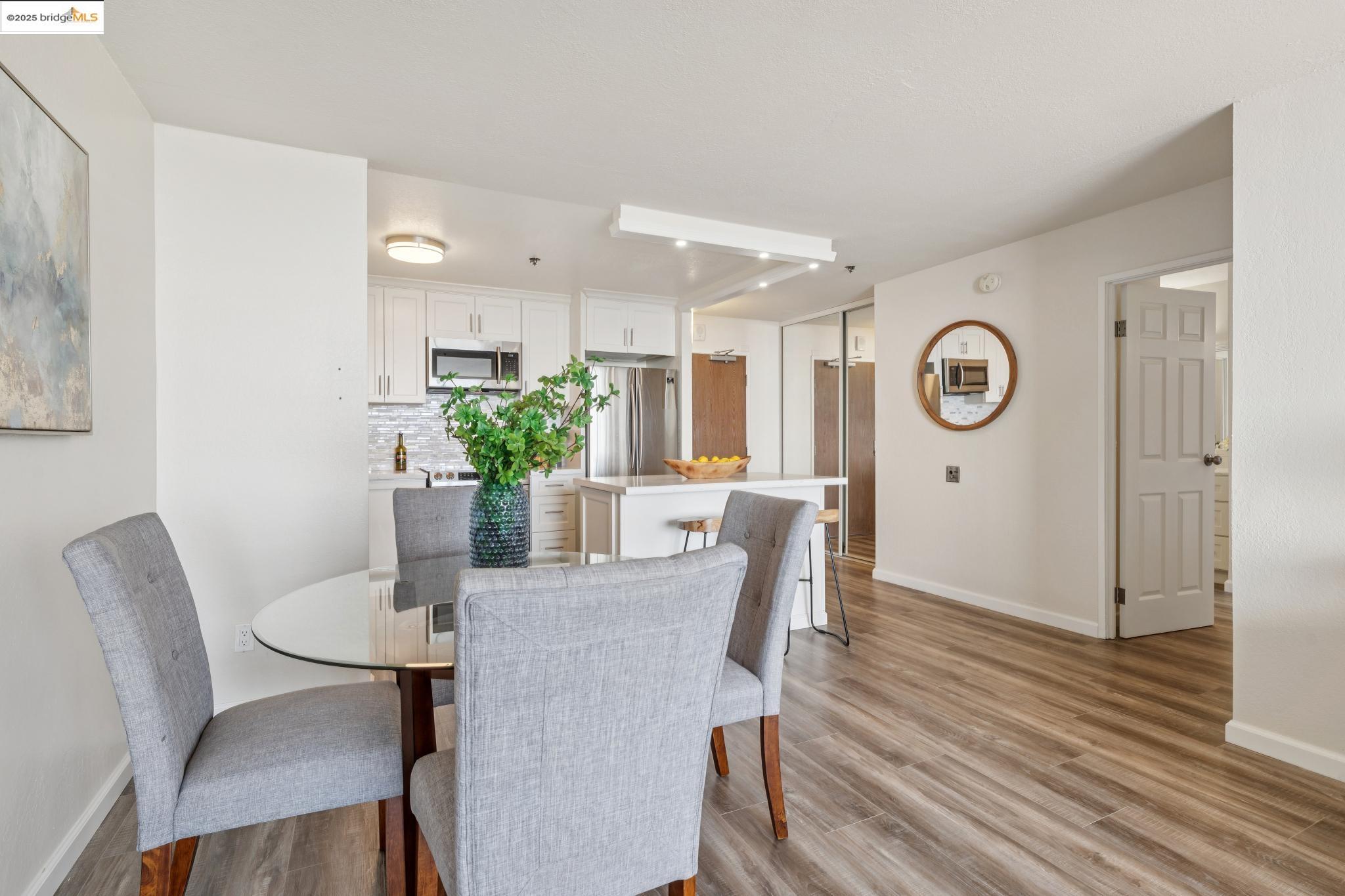Detail Gallery Image 10 of 60 For 555 Pierce St #203,  Albany,  CA 94706 - 1 Beds | 1 Baths