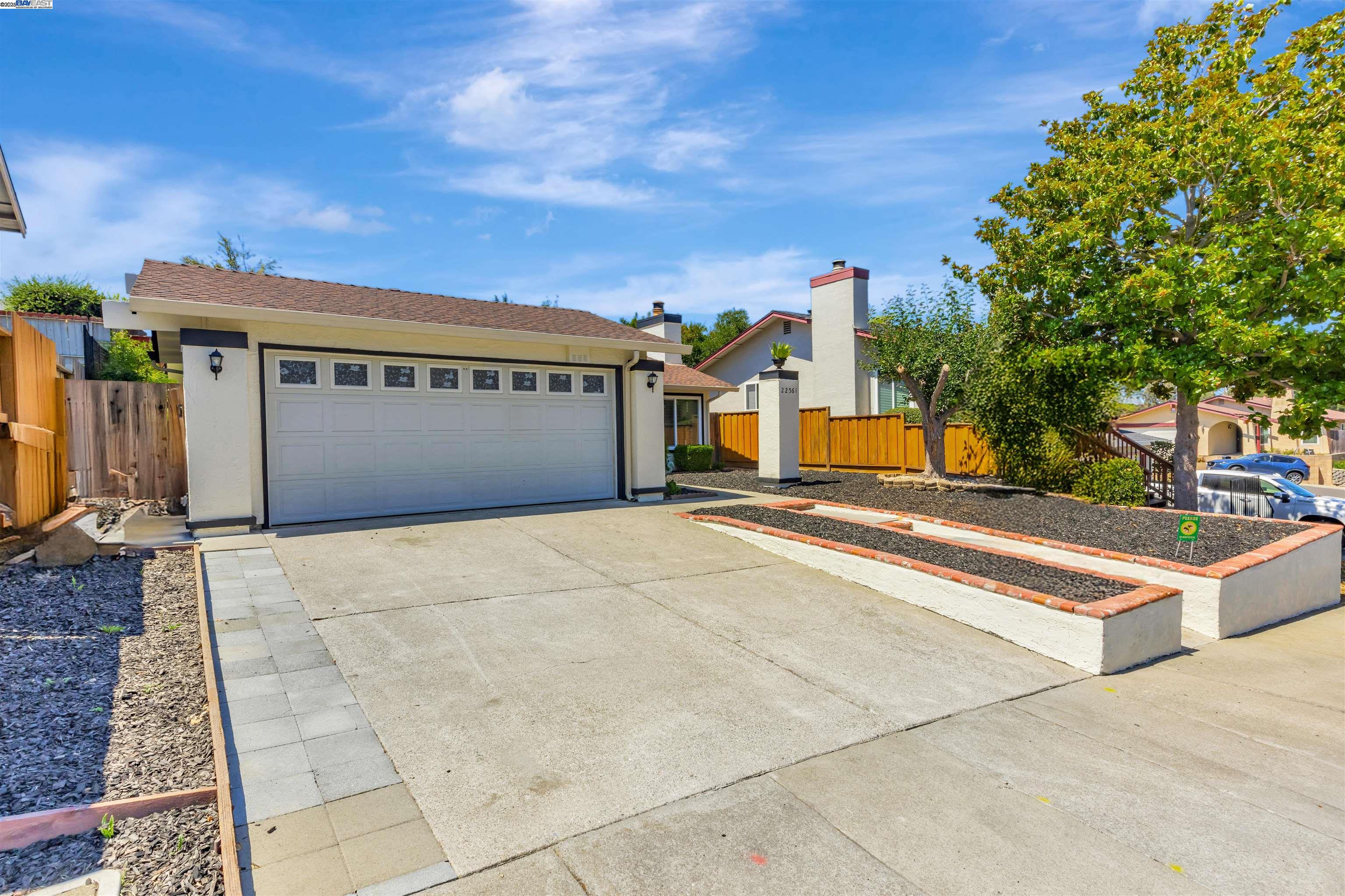 Detail Gallery Image 1 of 27 For 22561 Mossy Rock Dr, Hayward,  CA 94541 - 3 Beds | 2 Baths