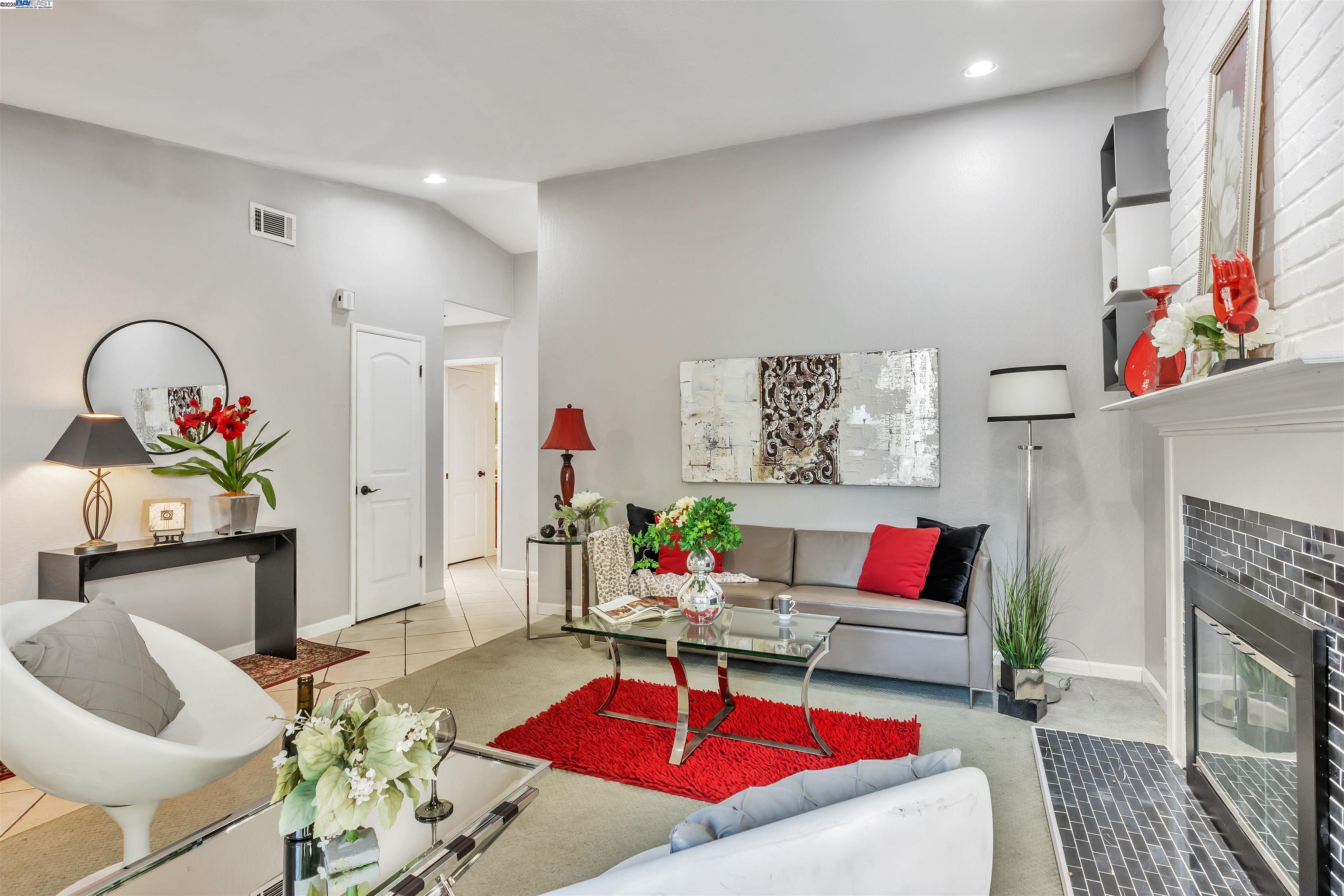 Detail Gallery Image 12 of 27 For 22561 Mossy Rock Dr, Hayward,  CA 94541 - 3 Beds | 2 Baths