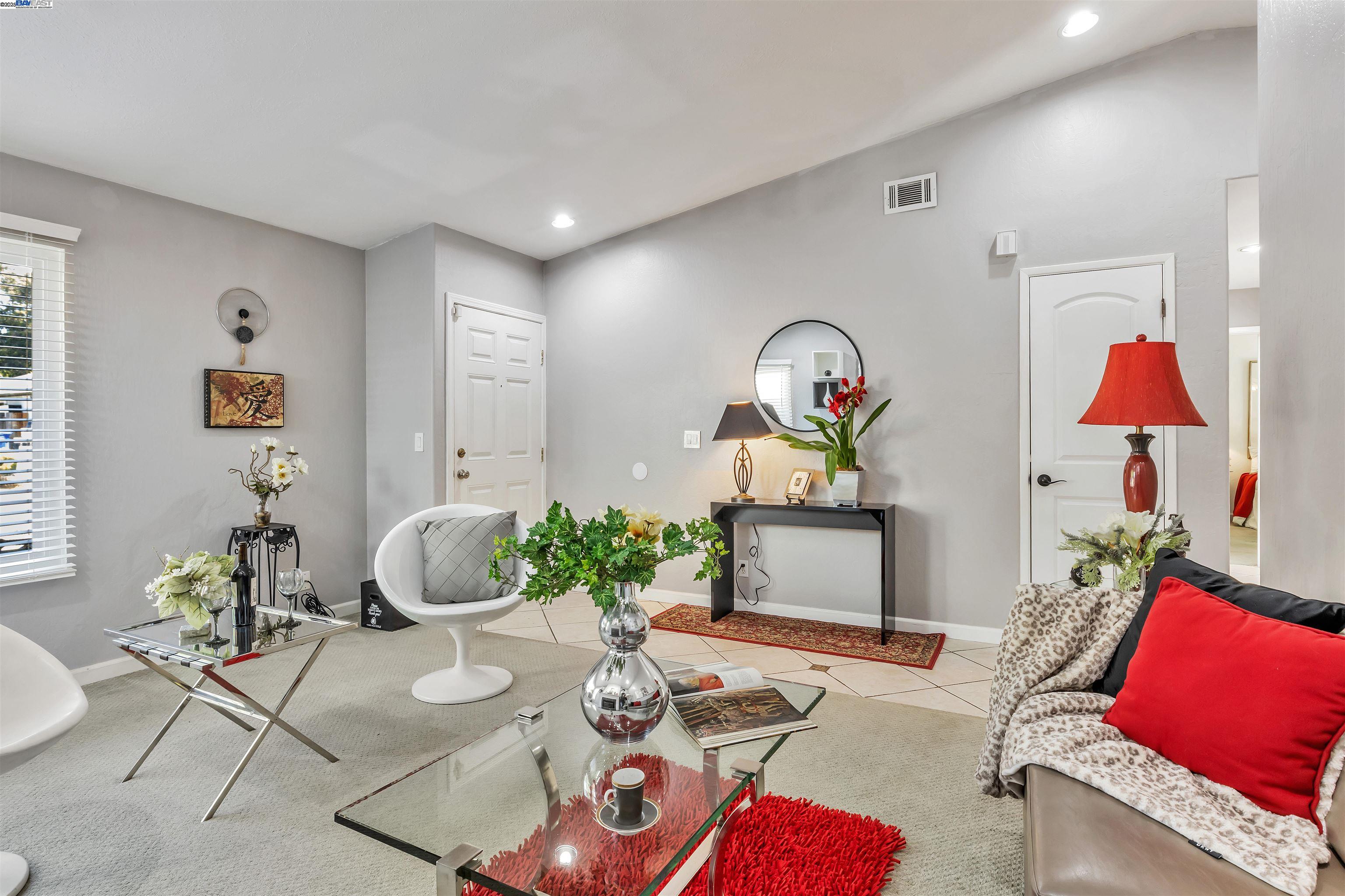 Detail Gallery Image 13 of 27 For 22561 Mossy Rock Dr, Hayward,  CA 94541 - 3 Beds | 2 Baths