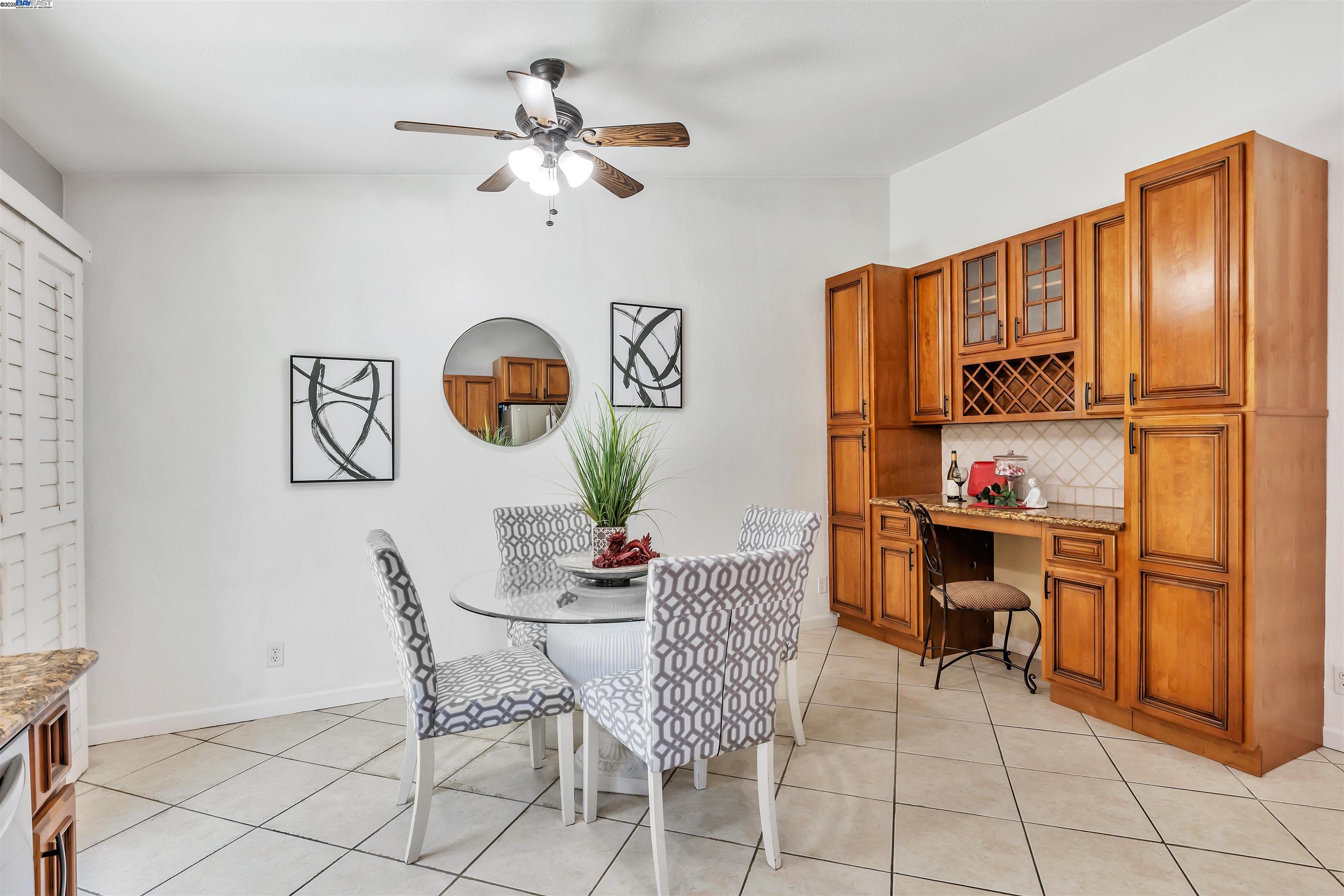 Detail Gallery Image 14 of 27 For 22561 Mossy Rock Dr, Hayward,  CA 94541 - 3 Beds | 2 Baths
