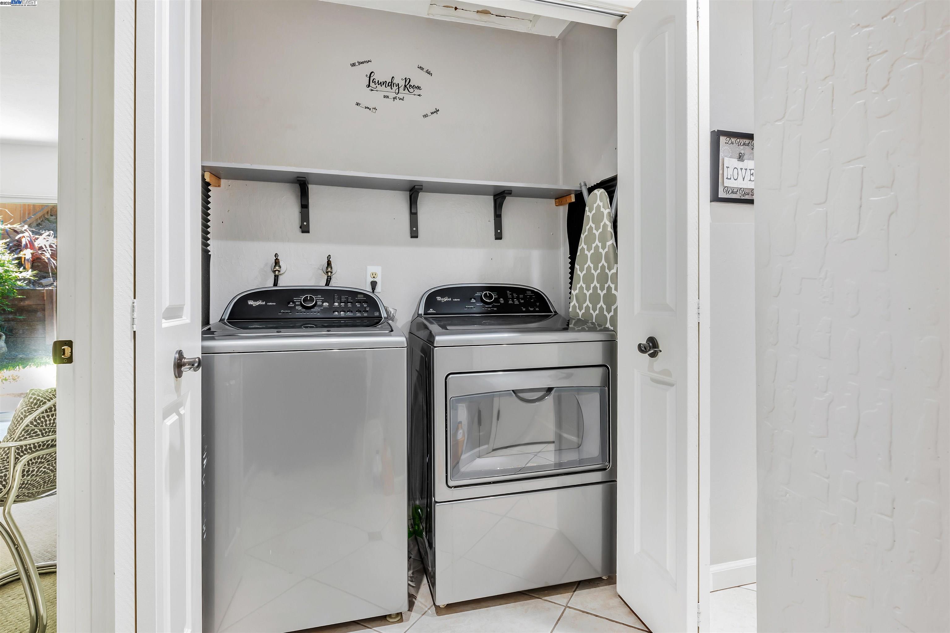 Detail Gallery Image 18 of 27 For 22561 Mossy Rock Dr, Hayward,  CA 94541 - 3 Beds | 2 Baths