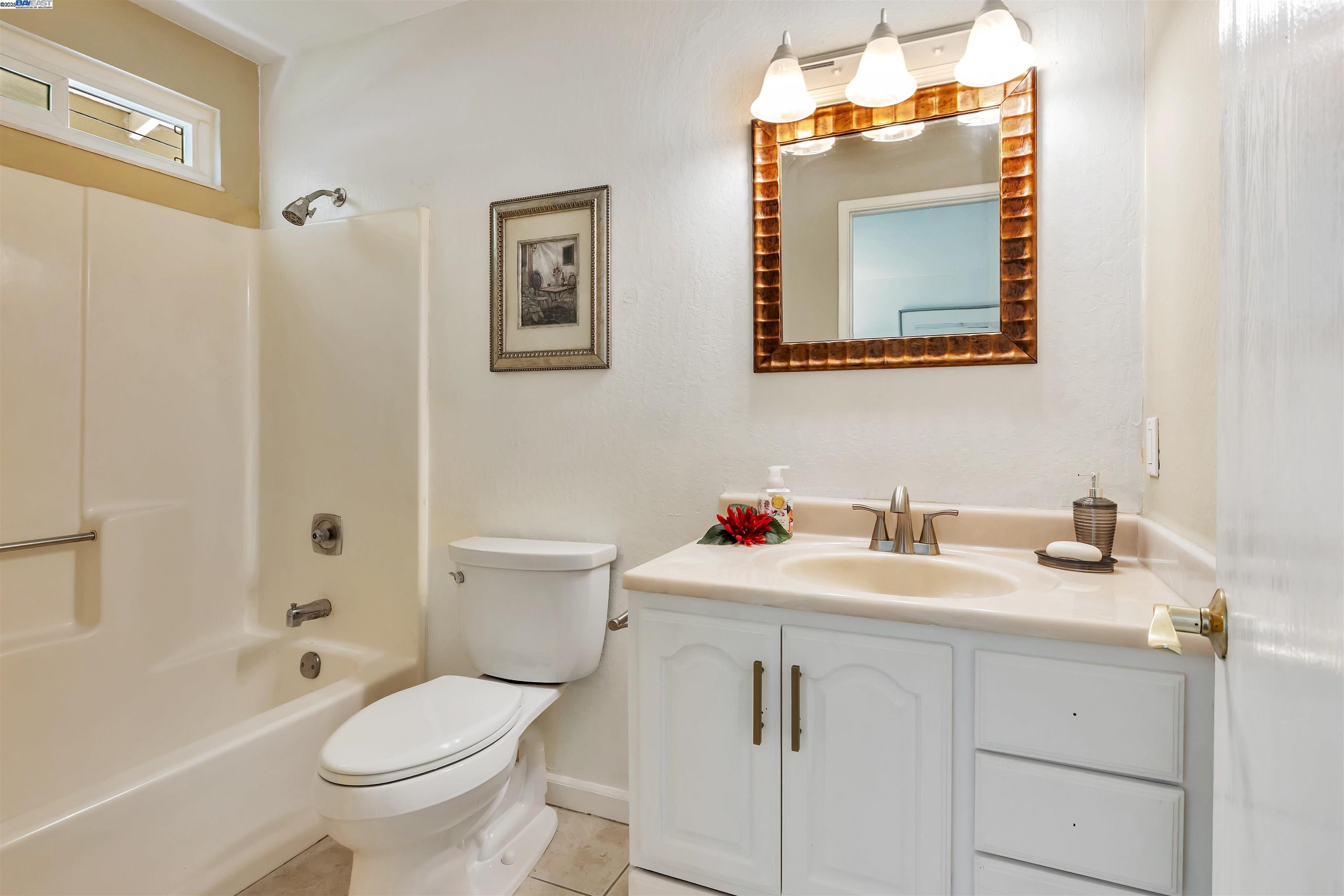 Detail Gallery Image 19 of 27 For 22561 Mossy Rock Dr, Hayward,  CA 94541 - 3 Beds | 2 Baths