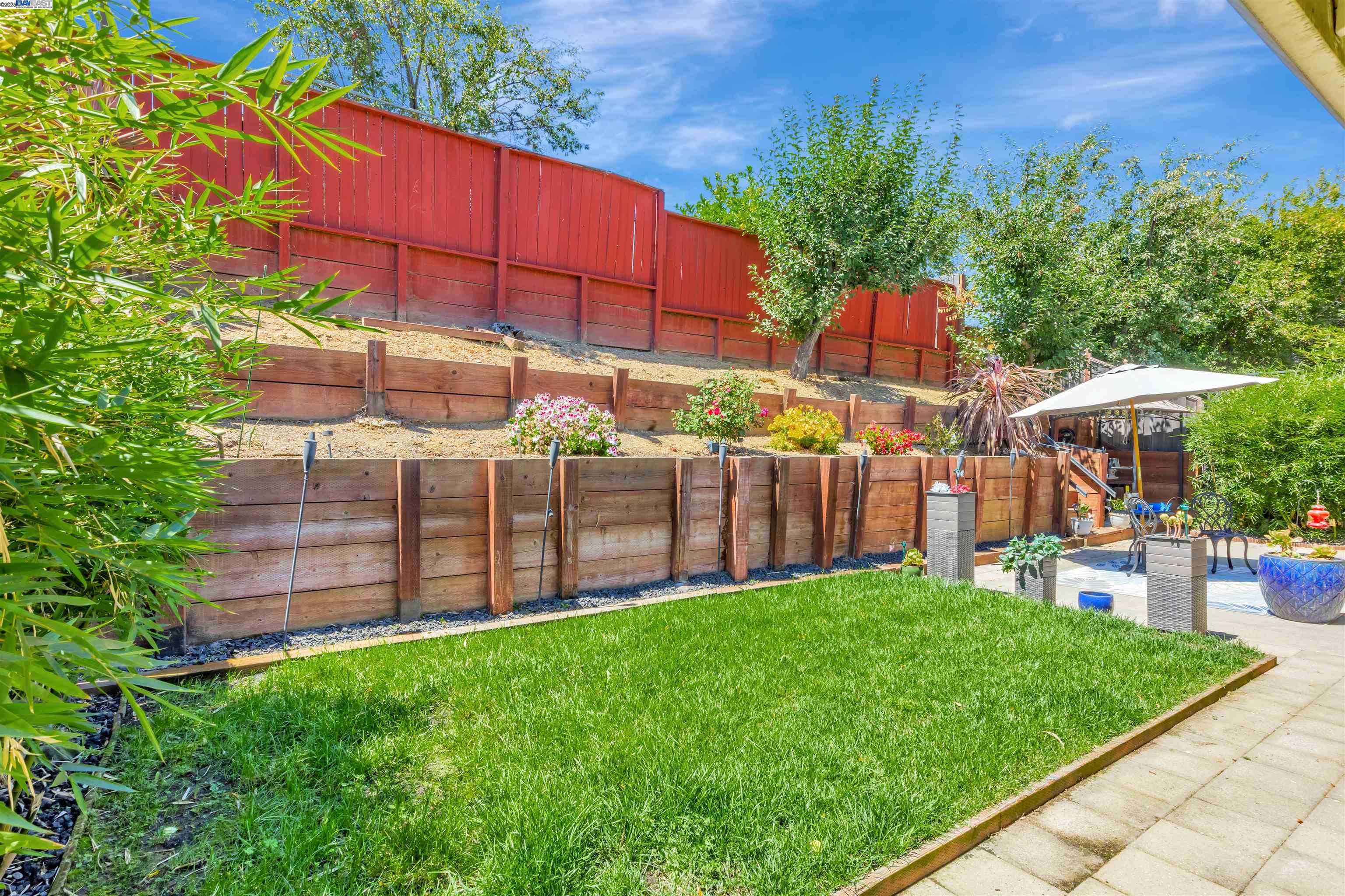 Detail Gallery Image 6 of 27 For 22561 Mossy Rock Dr, Hayward,  CA 94541 - 3 Beds | 2 Baths