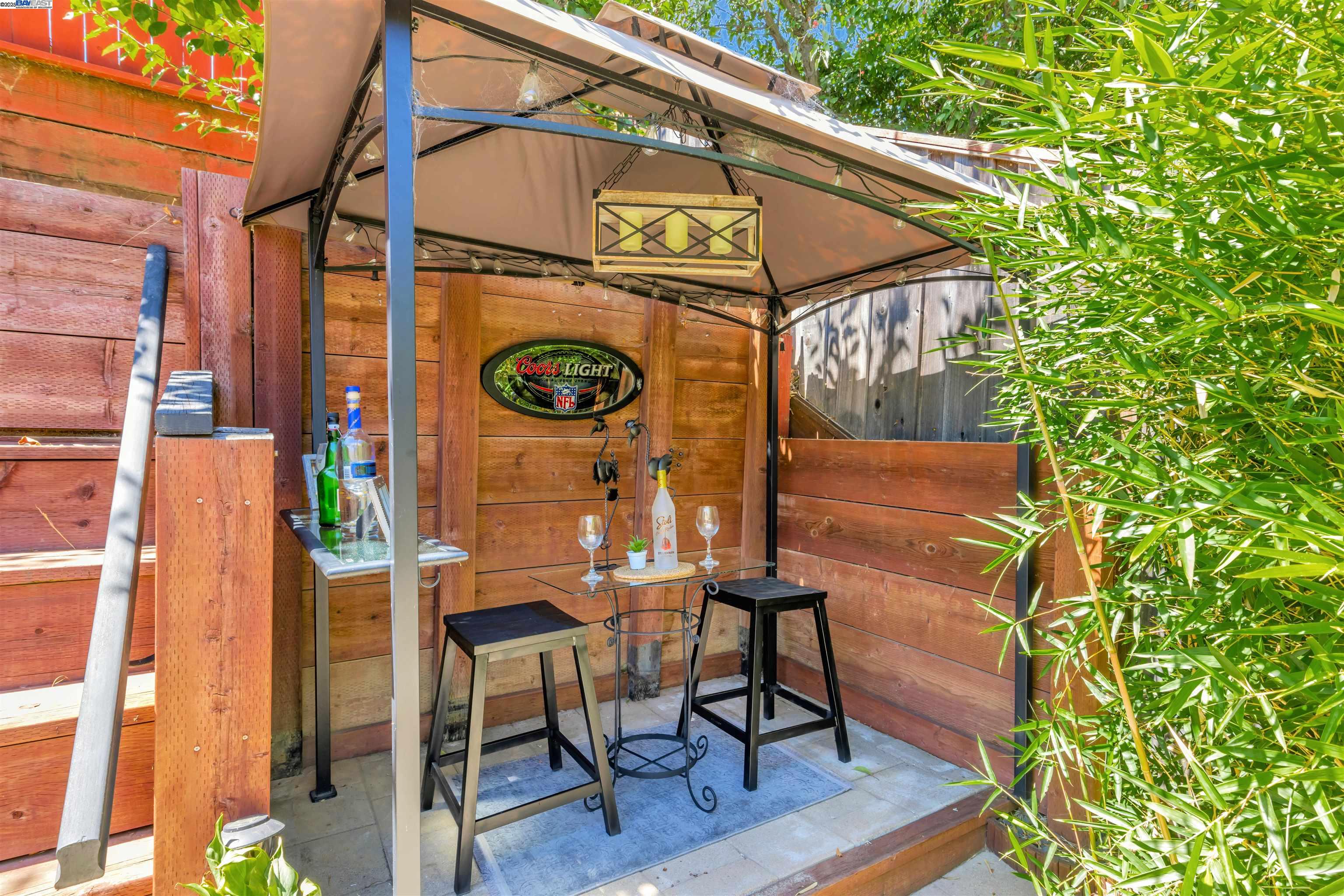 Detail Gallery Image 7 of 27 For 22561 Mossy Rock Dr, Hayward,  CA 94541 - 3 Beds | 2 Baths