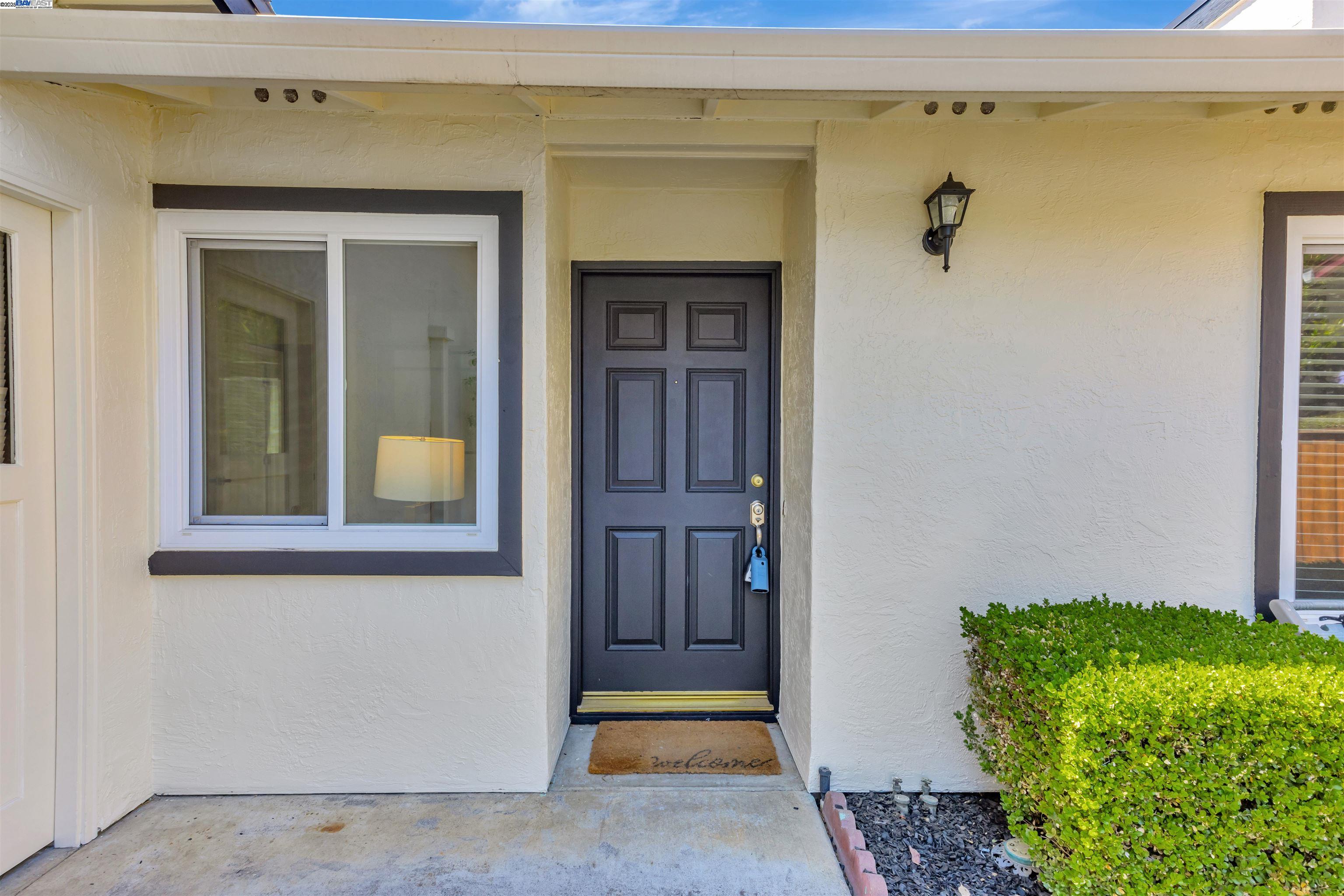 Detail Gallery Image 10 of 27 For 22561 Mossy Rock Dr, Hayward,  CA 94541 - 3 Beds | 2 Baths