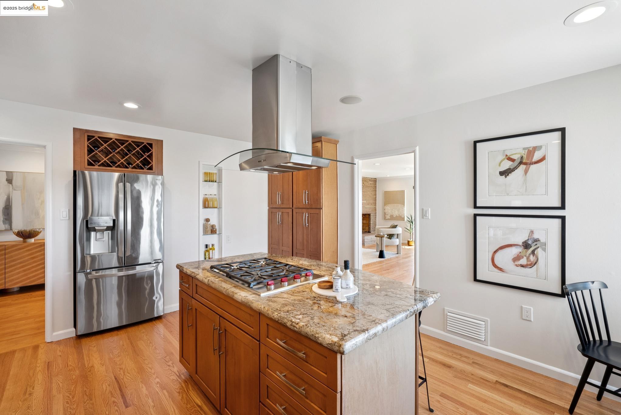 Detail Gallery Image 16 of 59 For 1989 Oakview Dr, Oakland,  CA 94602 - 5 Beds | 3 Baths