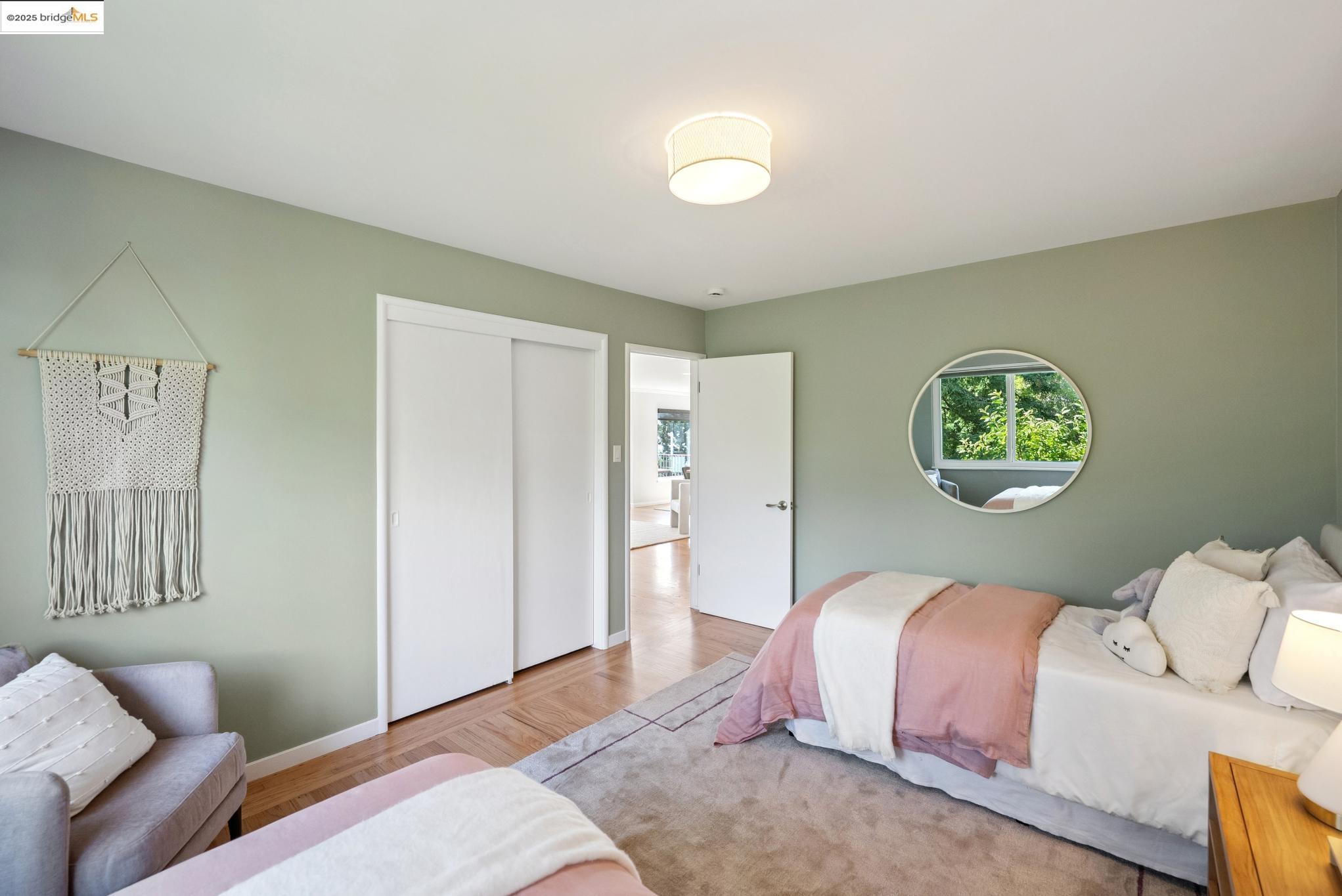 Detail Gallery Image 25 of 59 For 1989 Oakview Dr, Oakland,  CA 94602 - 5 Beds | 3 Baths
