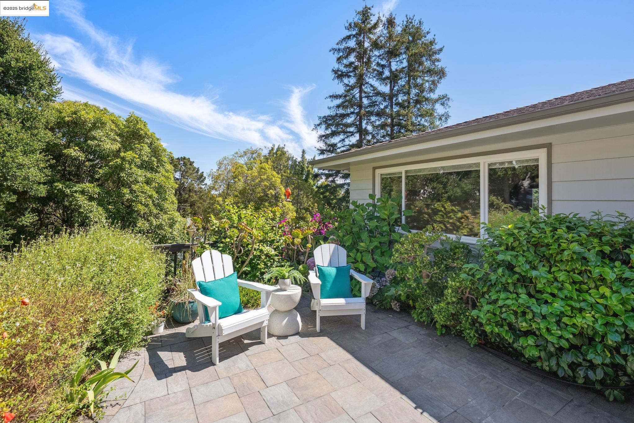 Detail Gallery Image 6 of 59 For 1989 Oakview Dr, Oakland,  CA 94602 - 5 Beds | 3 Baths