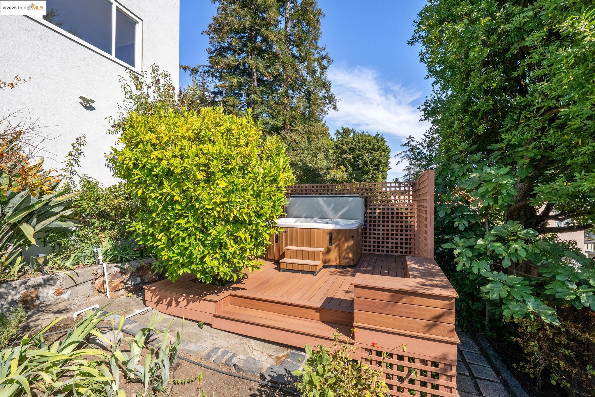 Detail Gallery Image 52 of 59 For 1989 Oakview Dr, Oakland,  CA 94602 - 5 Beds | 3 Baths